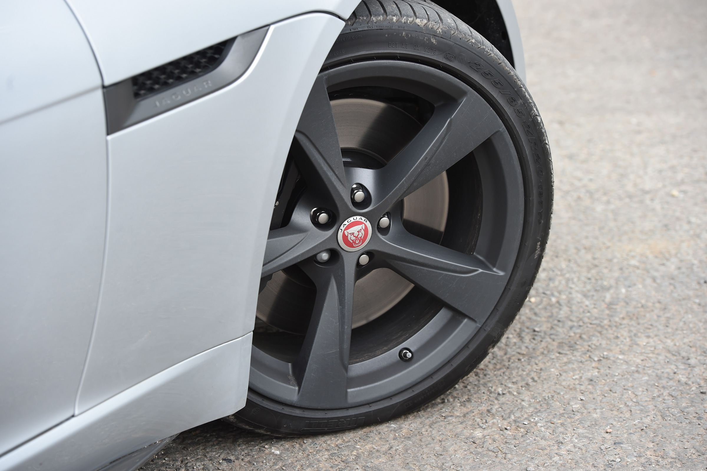 Jaguar F-Type 400 Sport - wheel