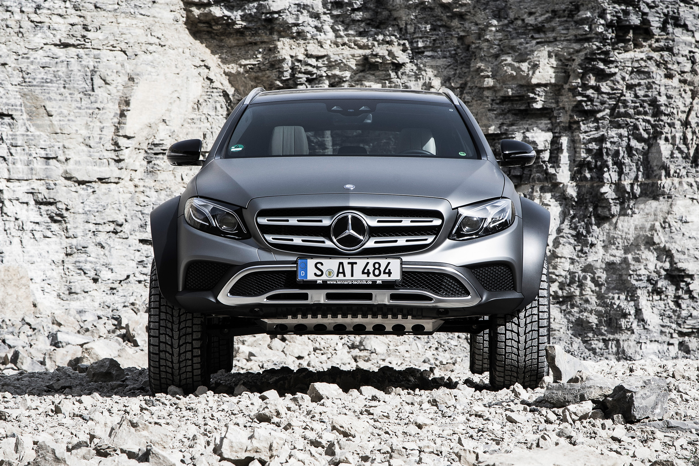 Mercedes E-Class All Terrain - front
