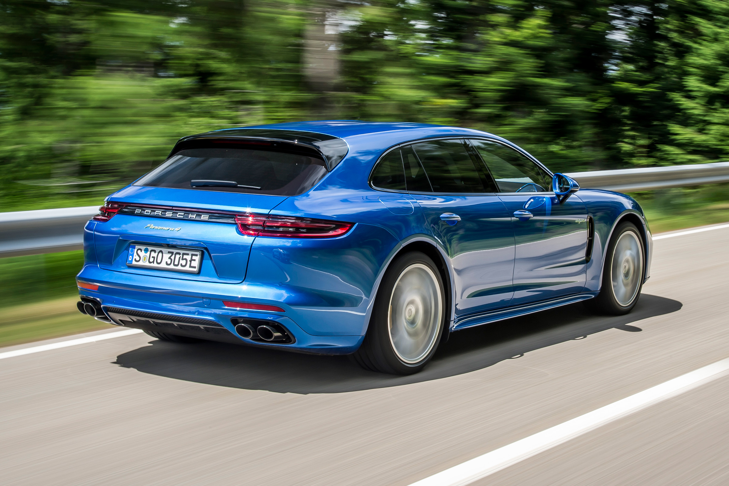 Porsche Panamera Sport Turismo 2017 review - rear