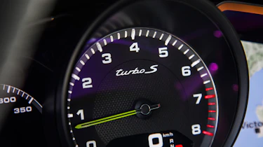 Porsche Panamera Turbo S E Hybrid - rev counter