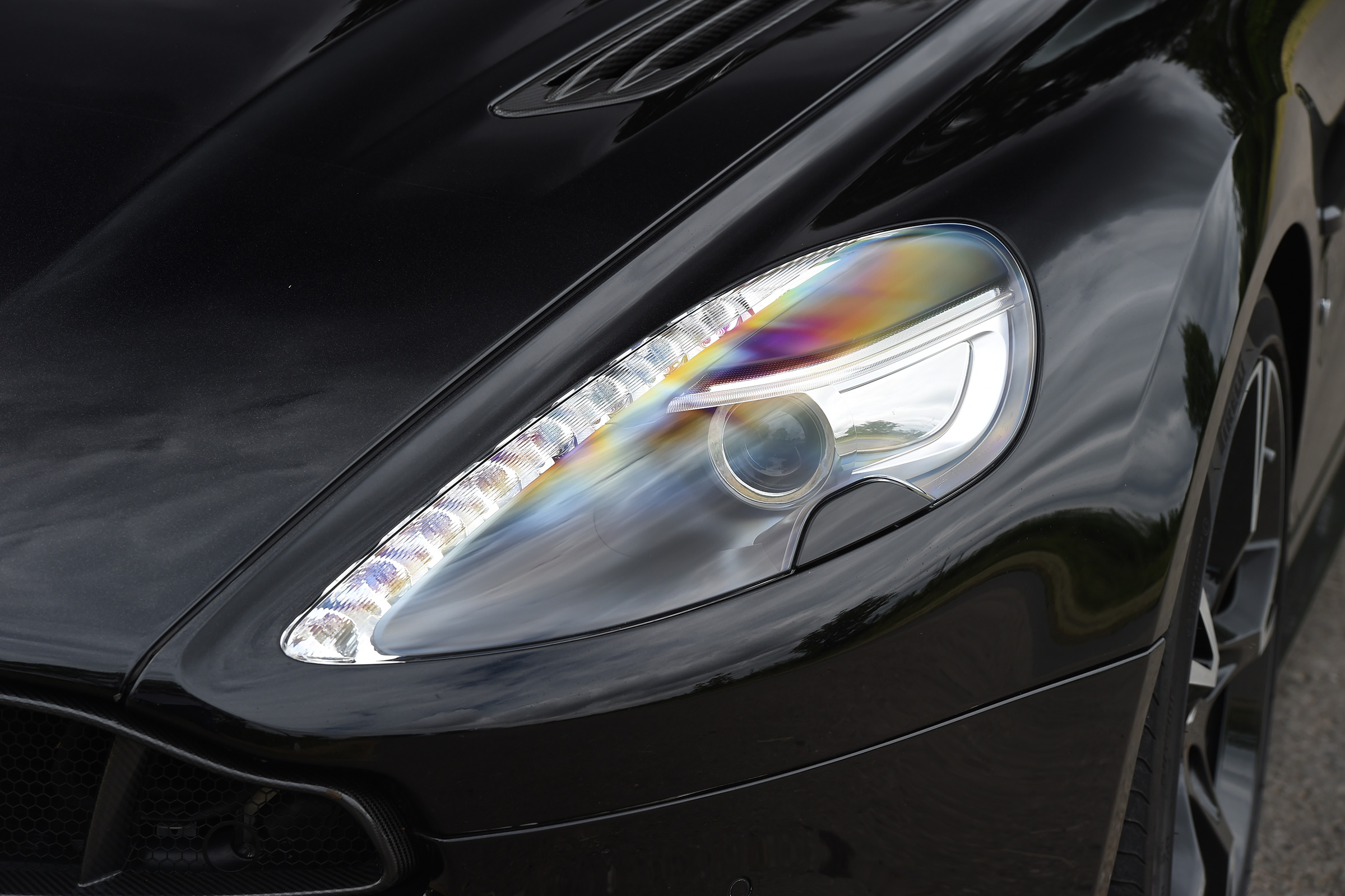 Aston Martin Vanquish S Volante - headlight