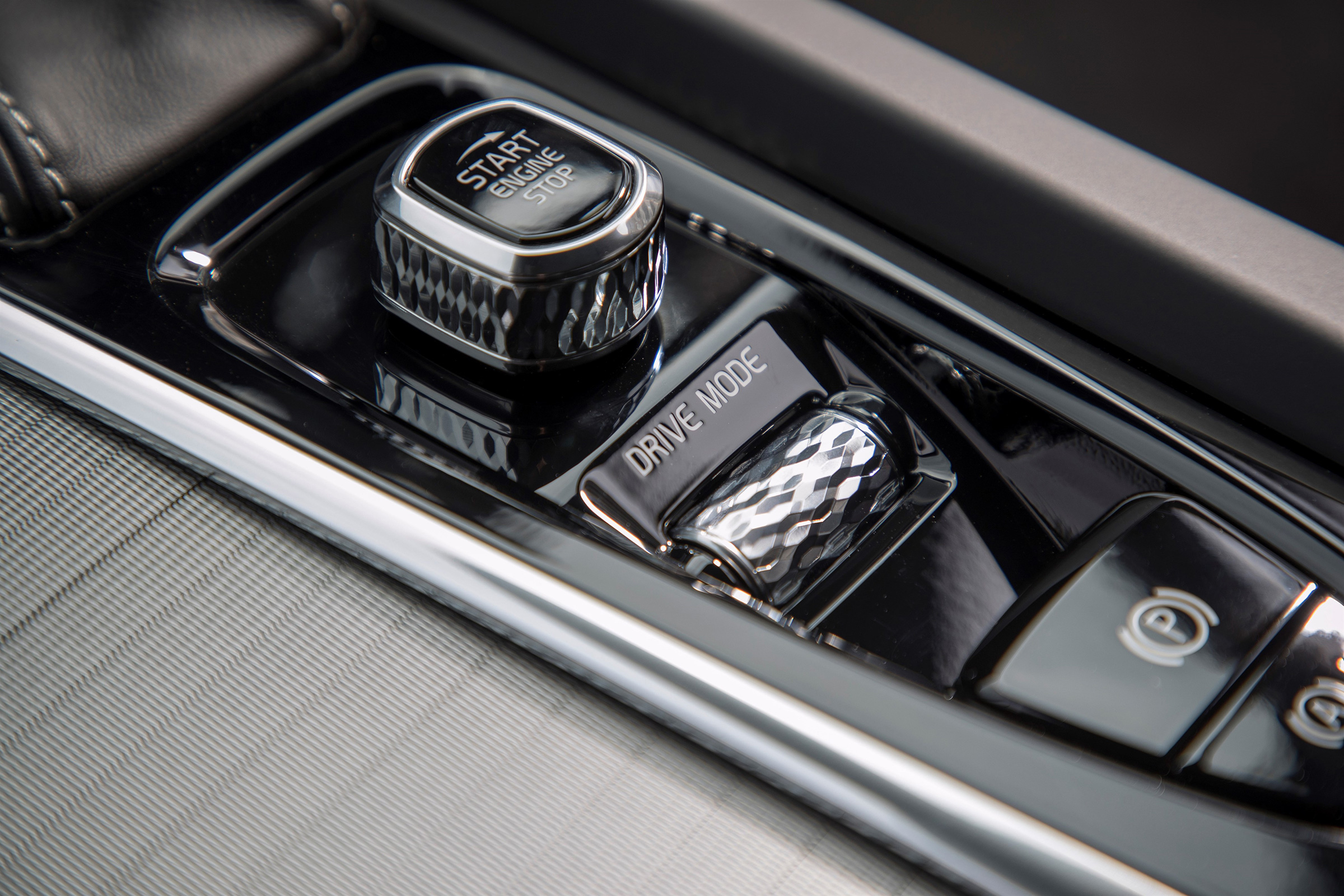 New Volvo XC60 review - instruments