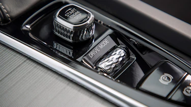 New Volvo XC60 review - instruments