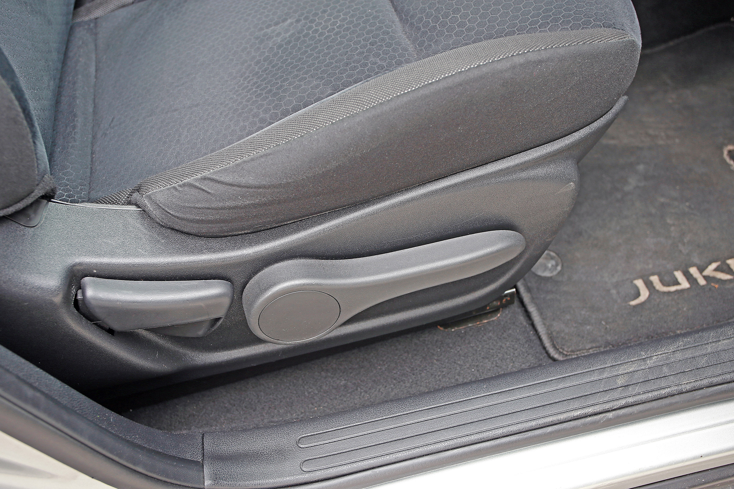 Used Nissan Juke review - seat