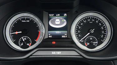 Skoda Octavia Scout - dials
