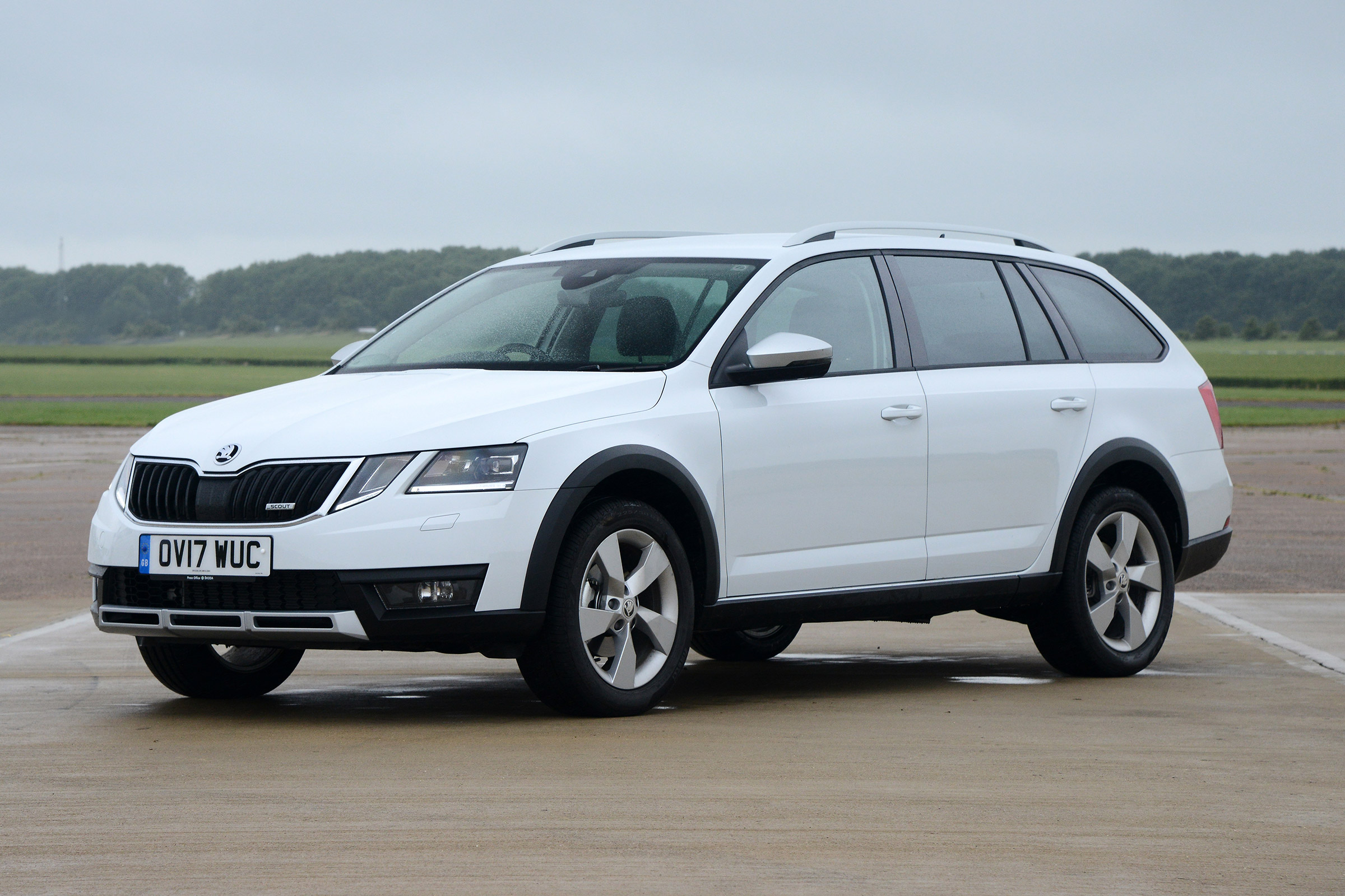 Skoda Octavia Scout - front static