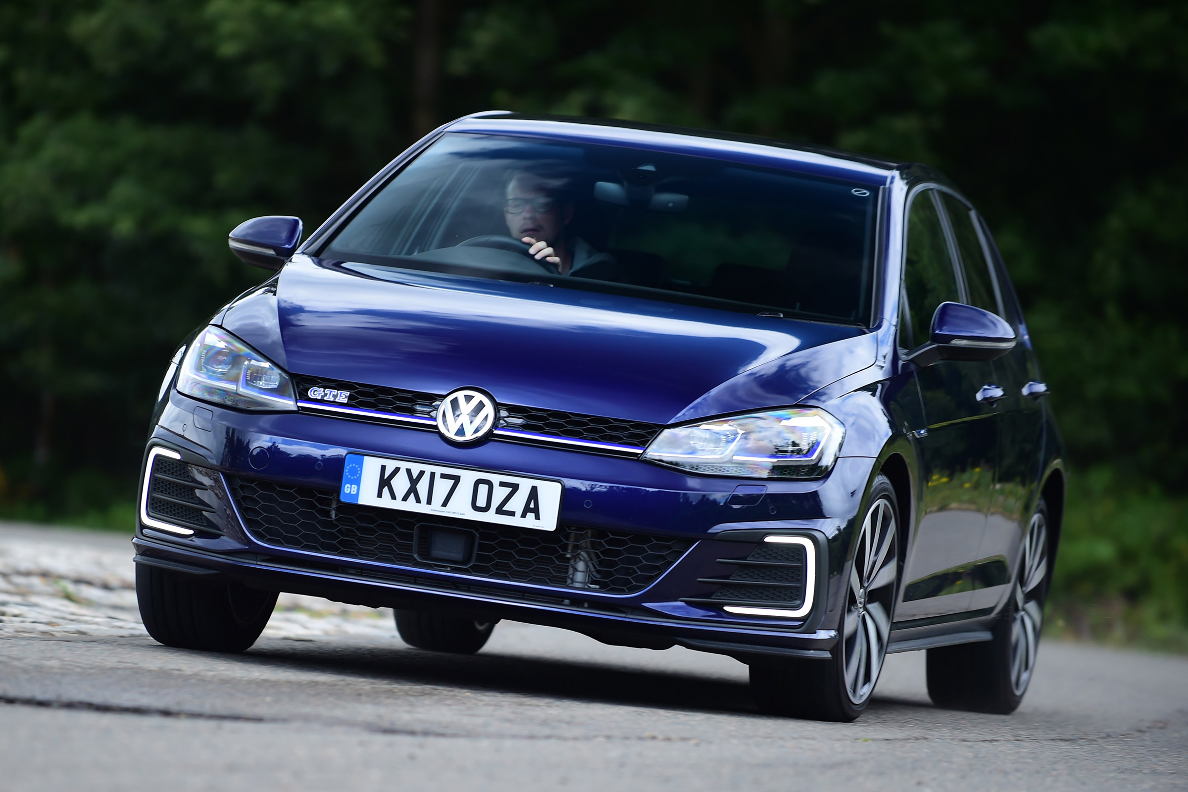 Volkswagen Golf GTE - front action