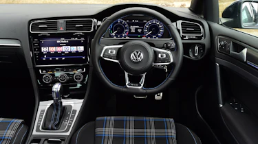 Volkswagen Golf GTE - dash