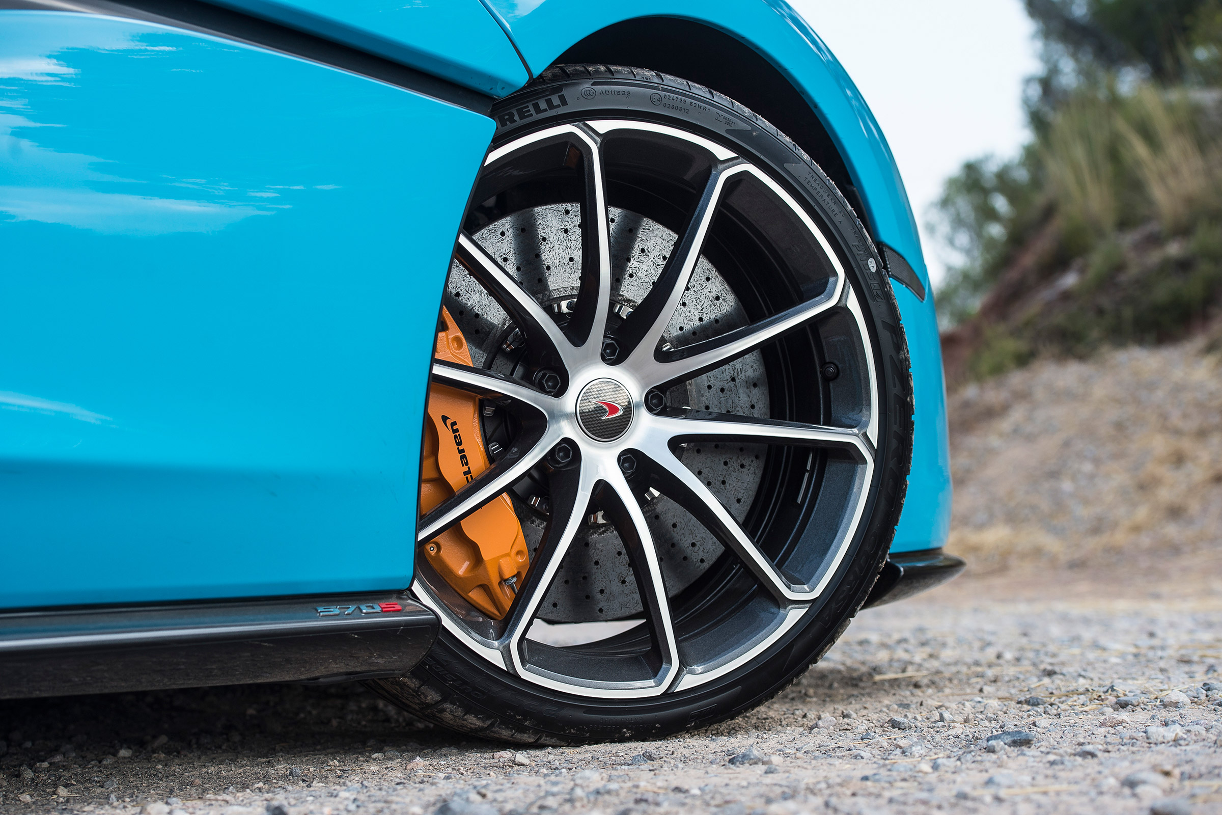 McLaren 570S Spider front wheel detail