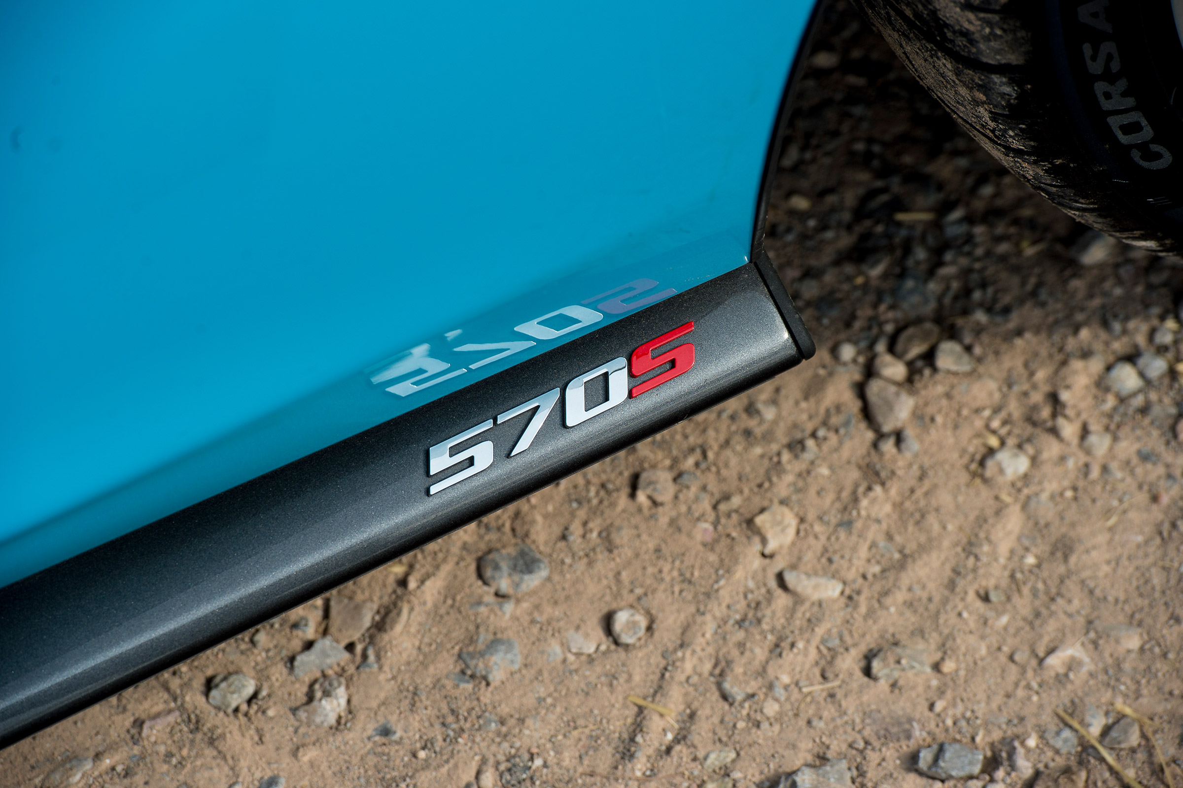 McLaren 570S Spider skirt badging detail