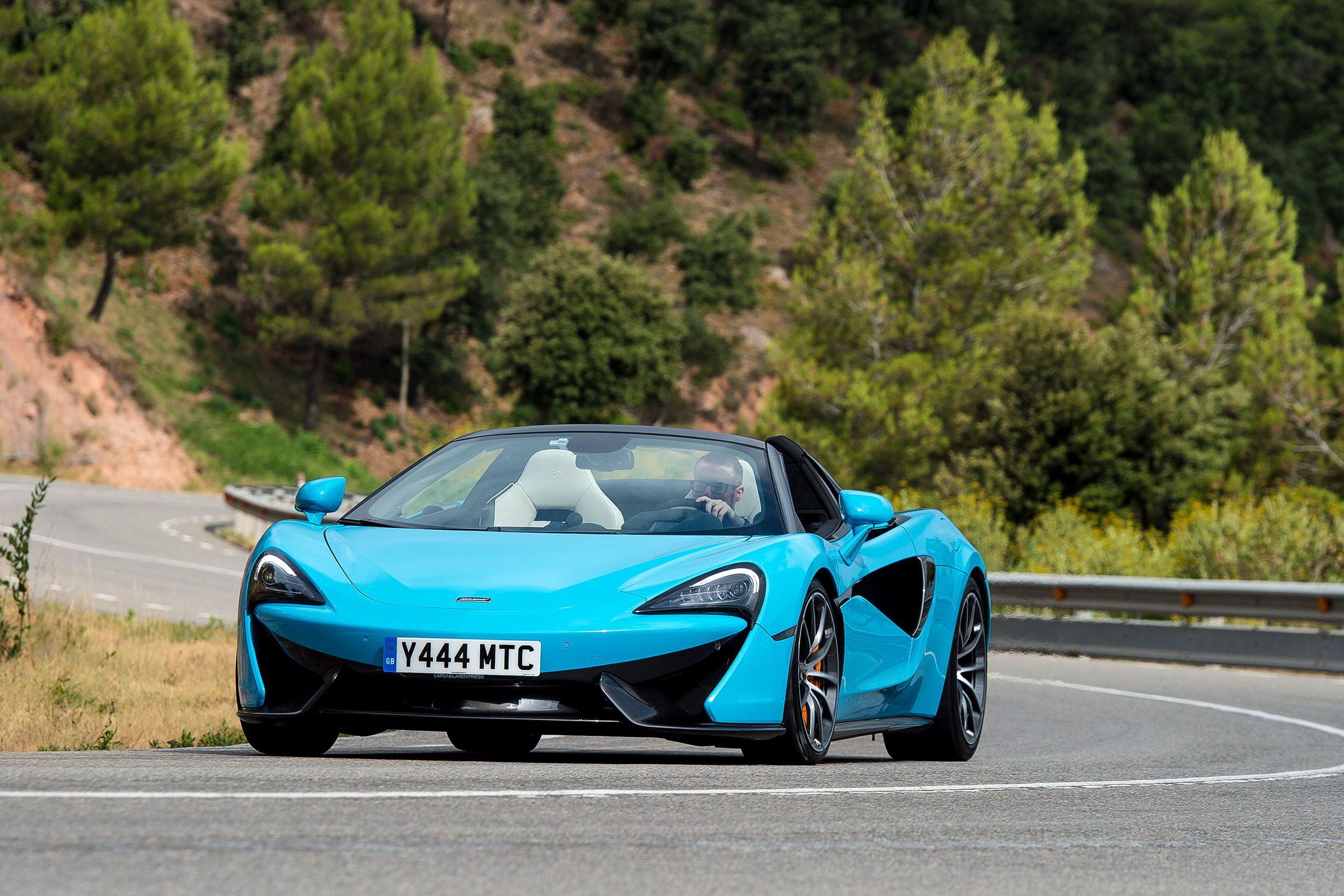 McLaren 570S Spider front cornering