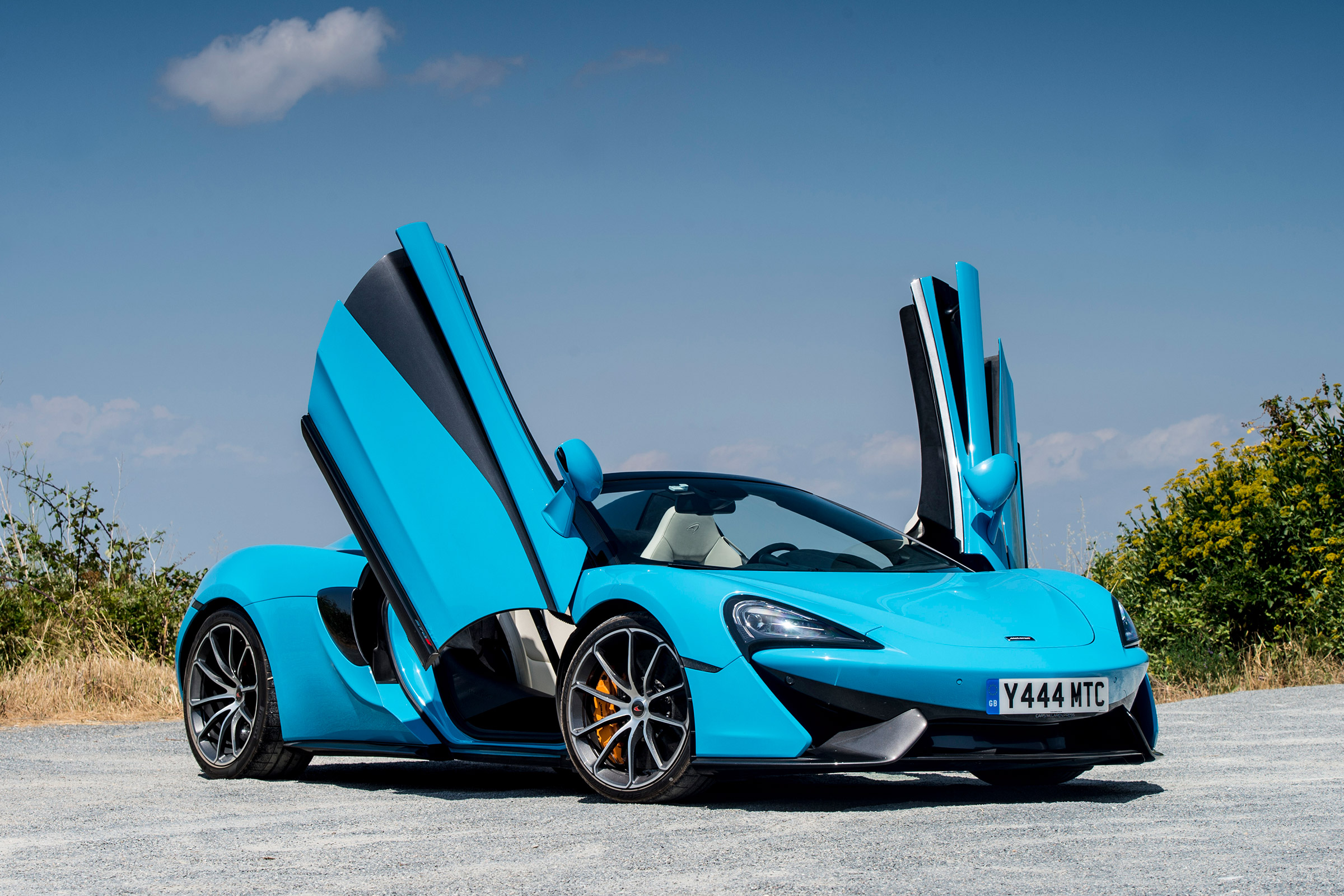 McLaren 570S Spider front quarter static doors