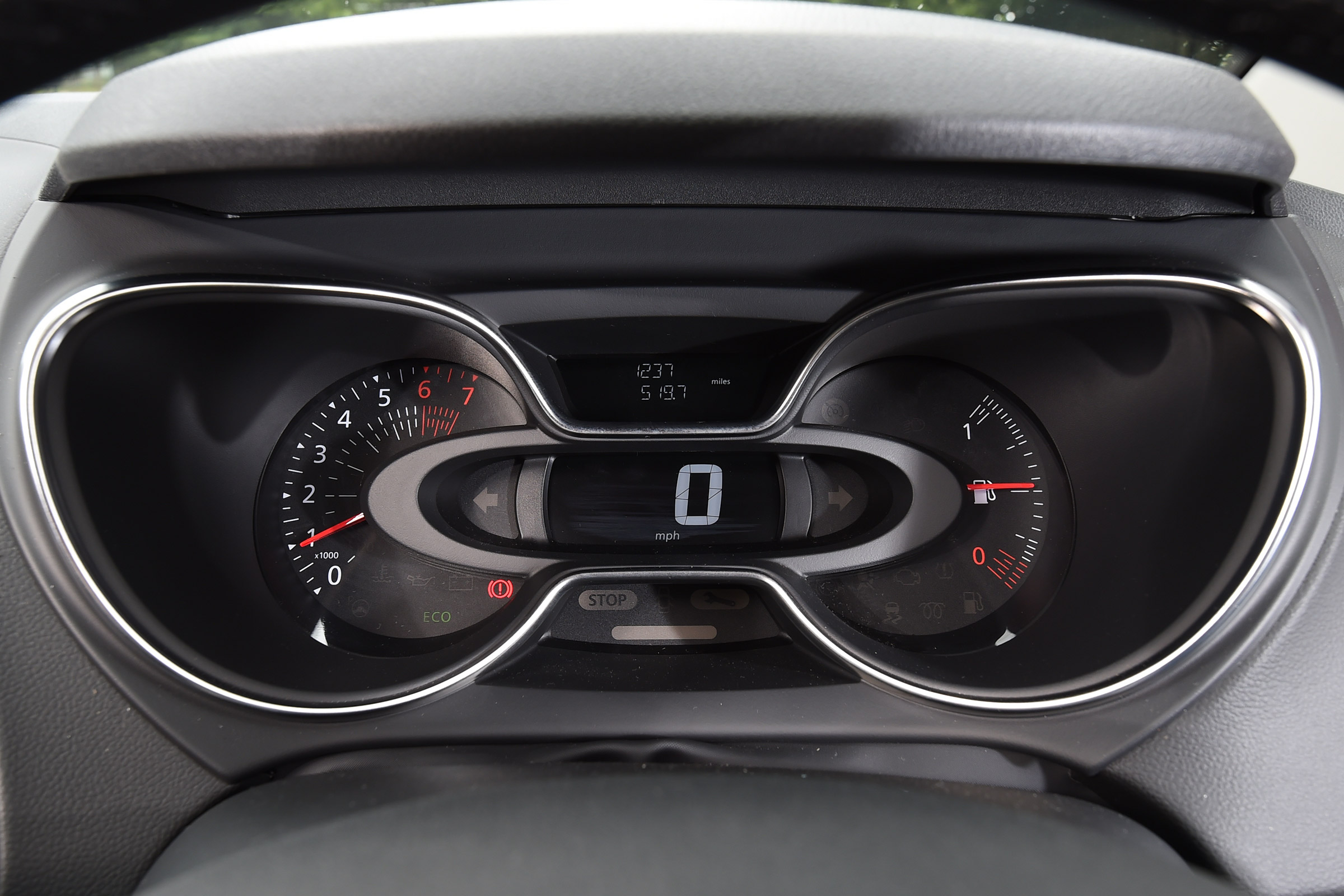 Renault Captur - dials