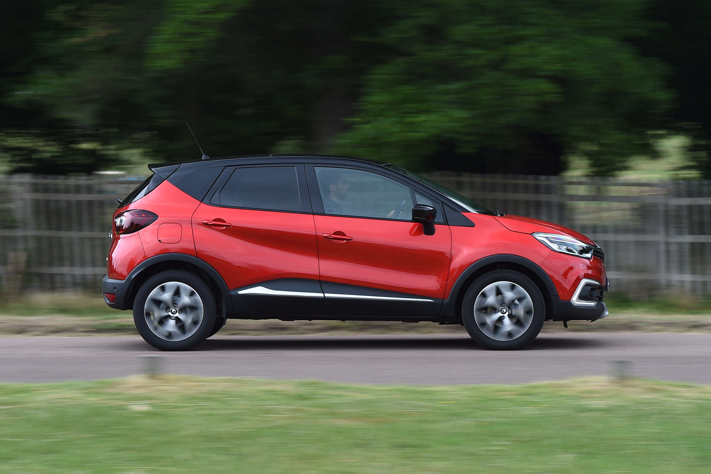 Renault Captur - side