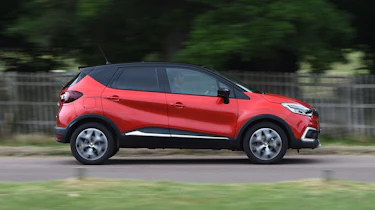 Renault Captur - side