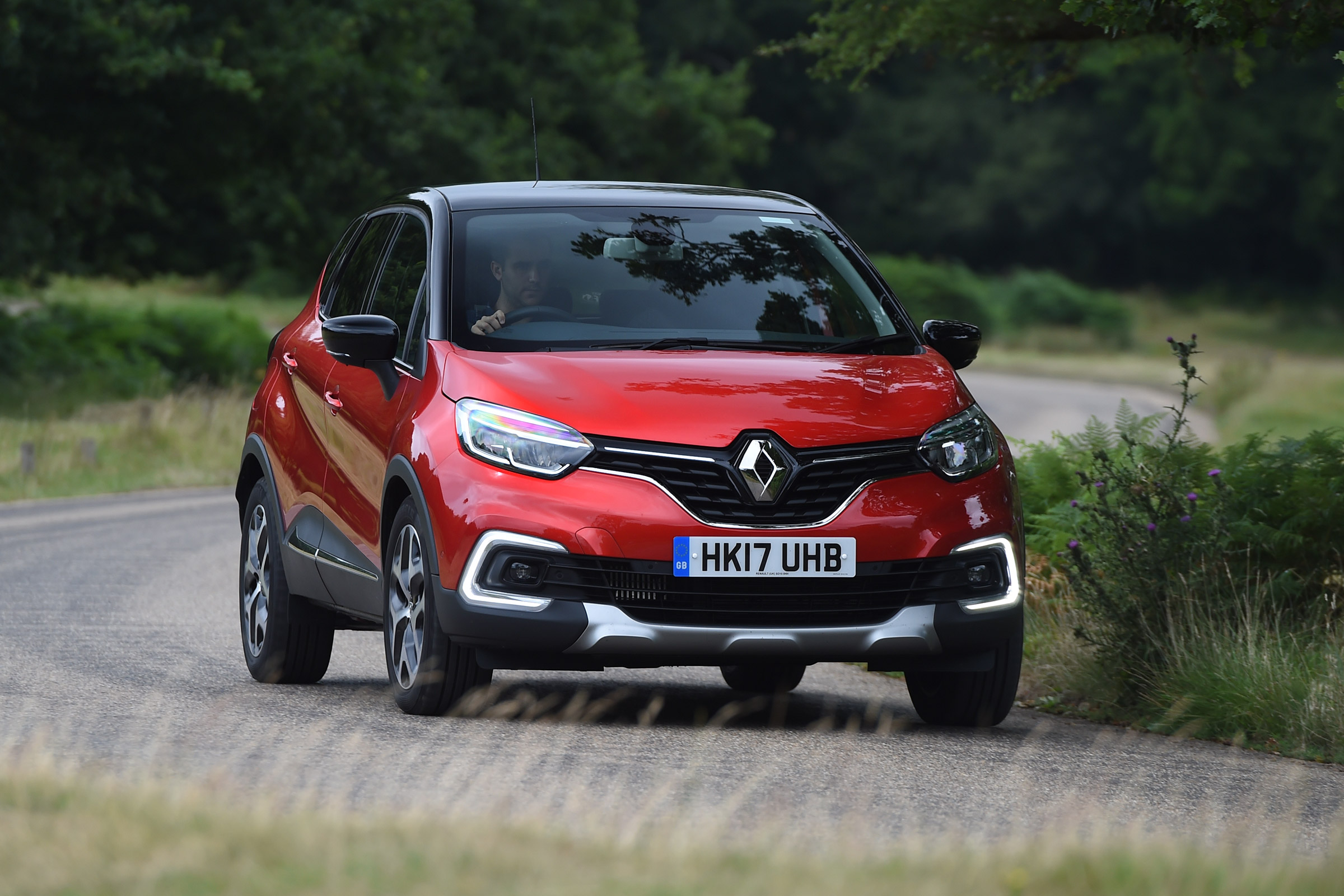 Renault Captur - front cornering