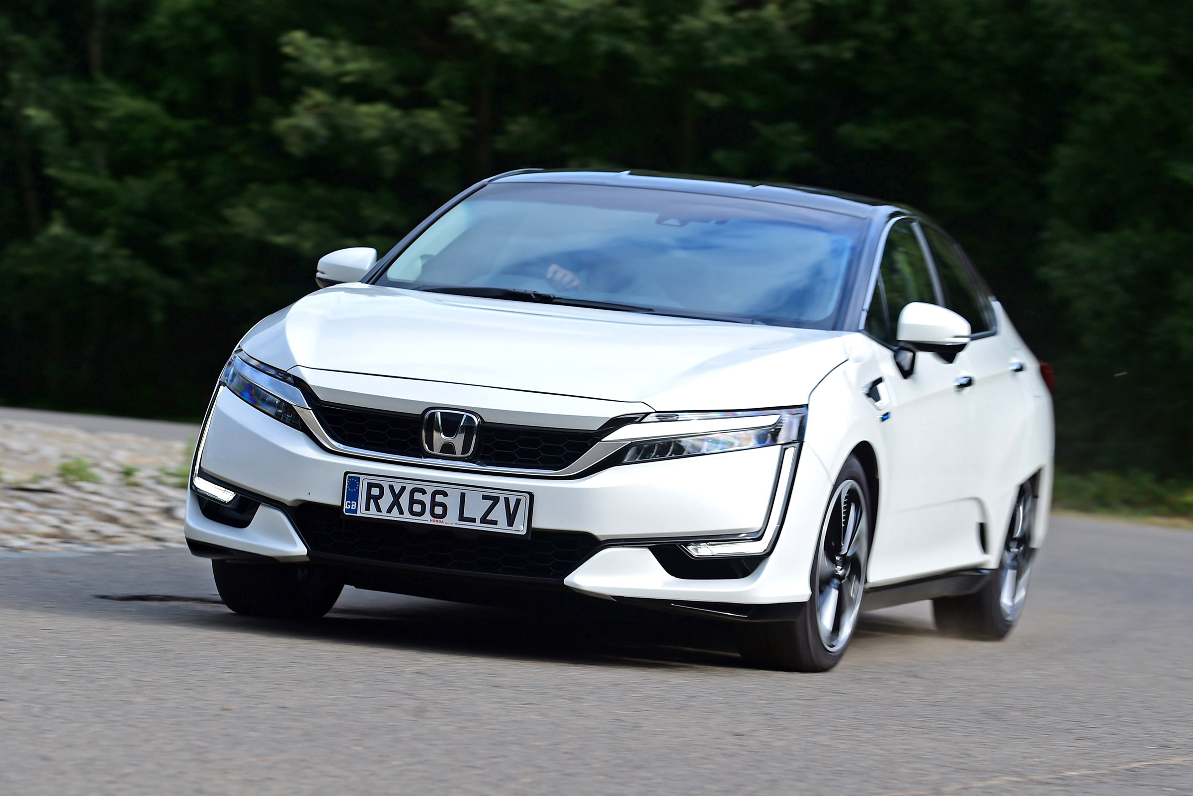 Honda Clarity - front action