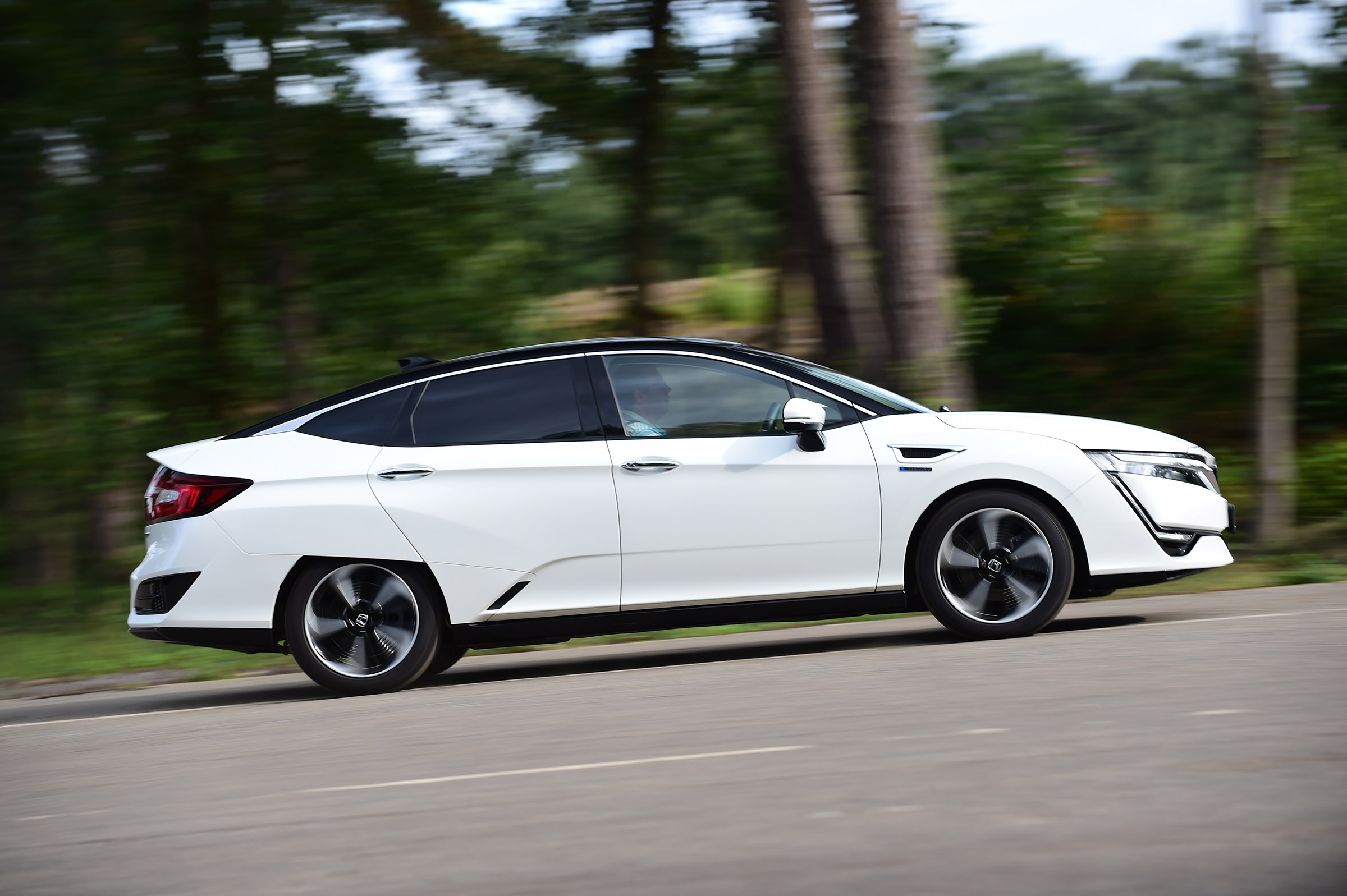 Honda Clarity - side
