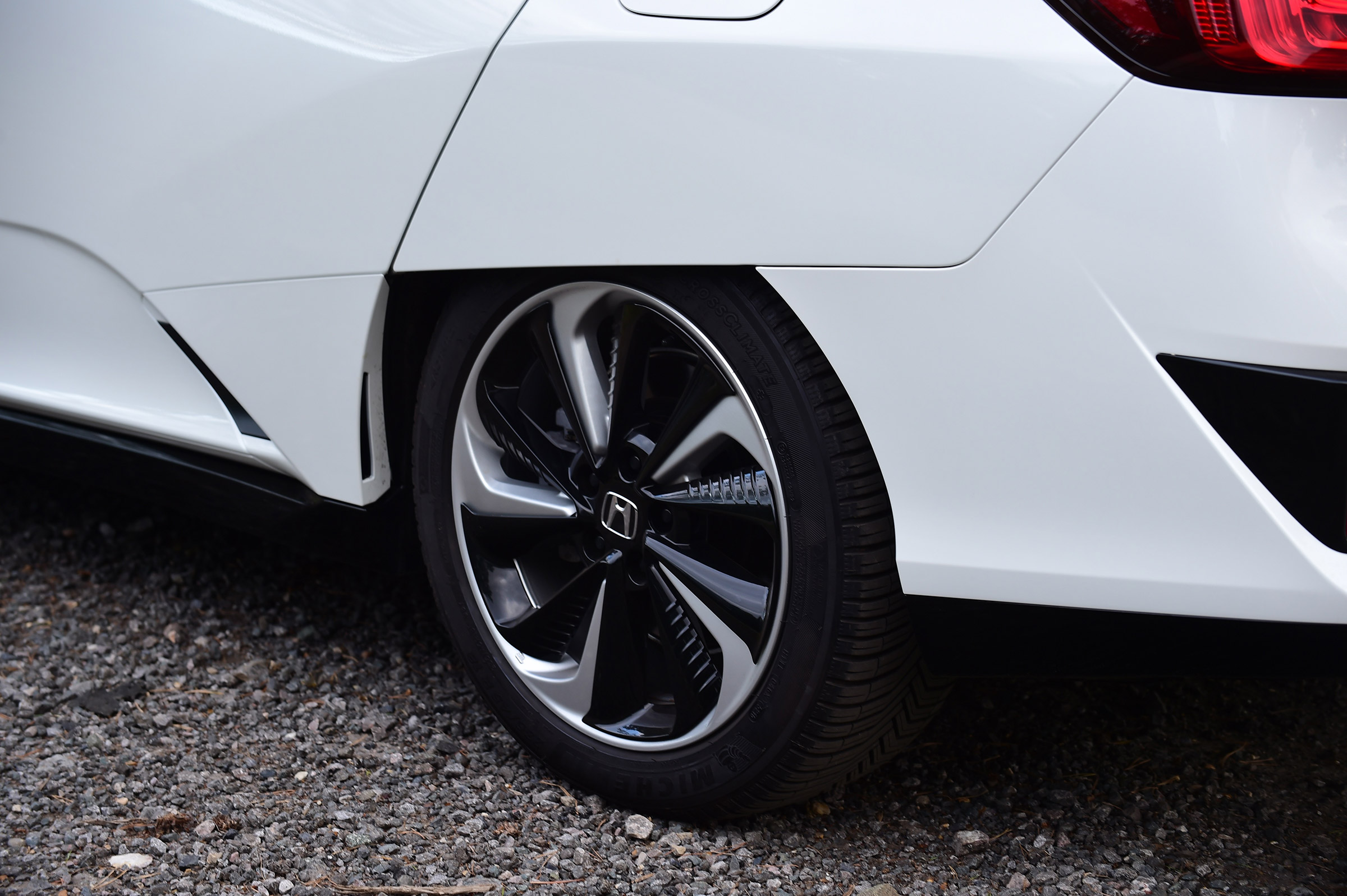 Honda Clarity - rear wheel