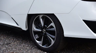 Honda Clarity - rear wheel