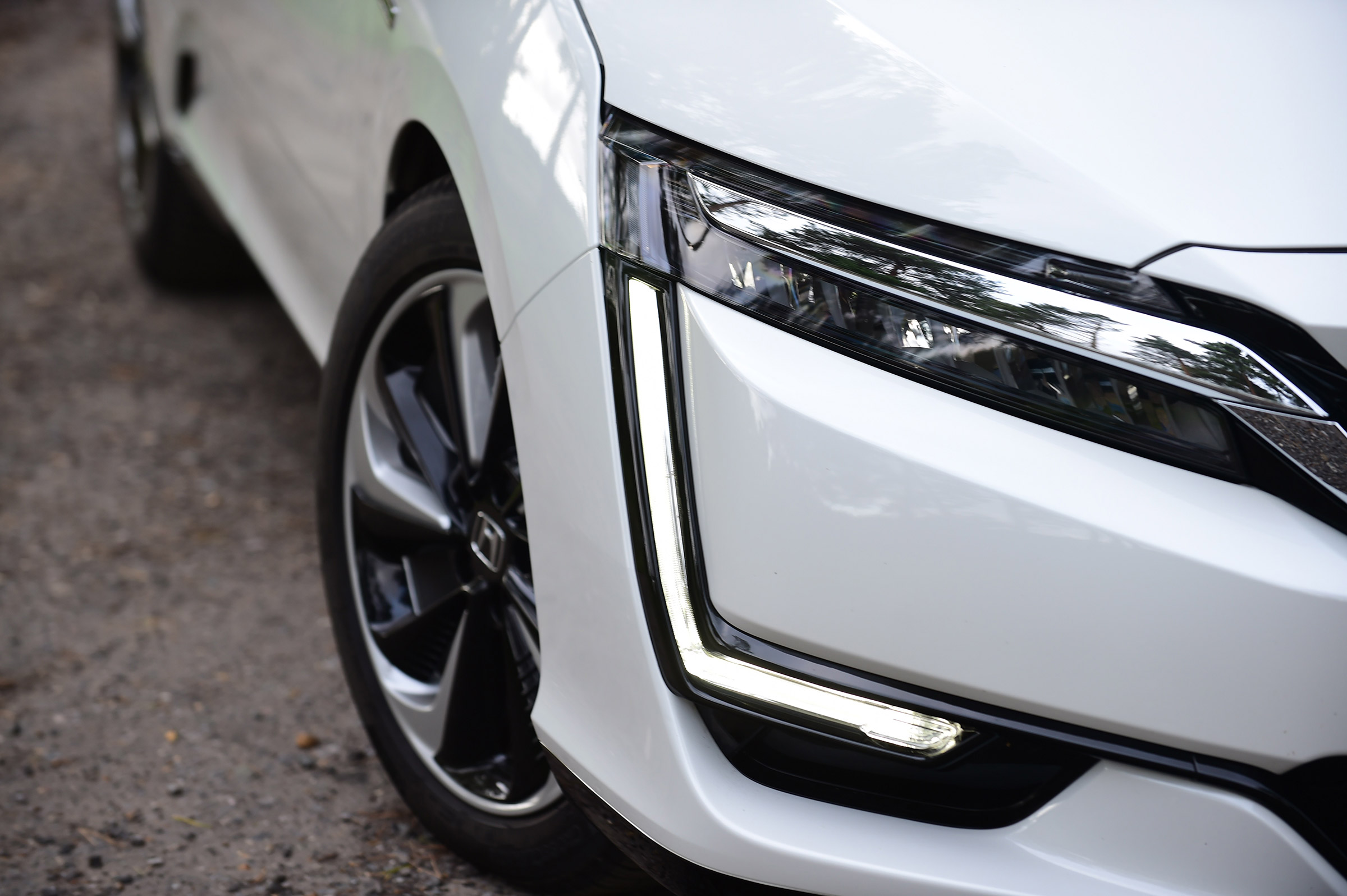 Honda Clarity - front light detail