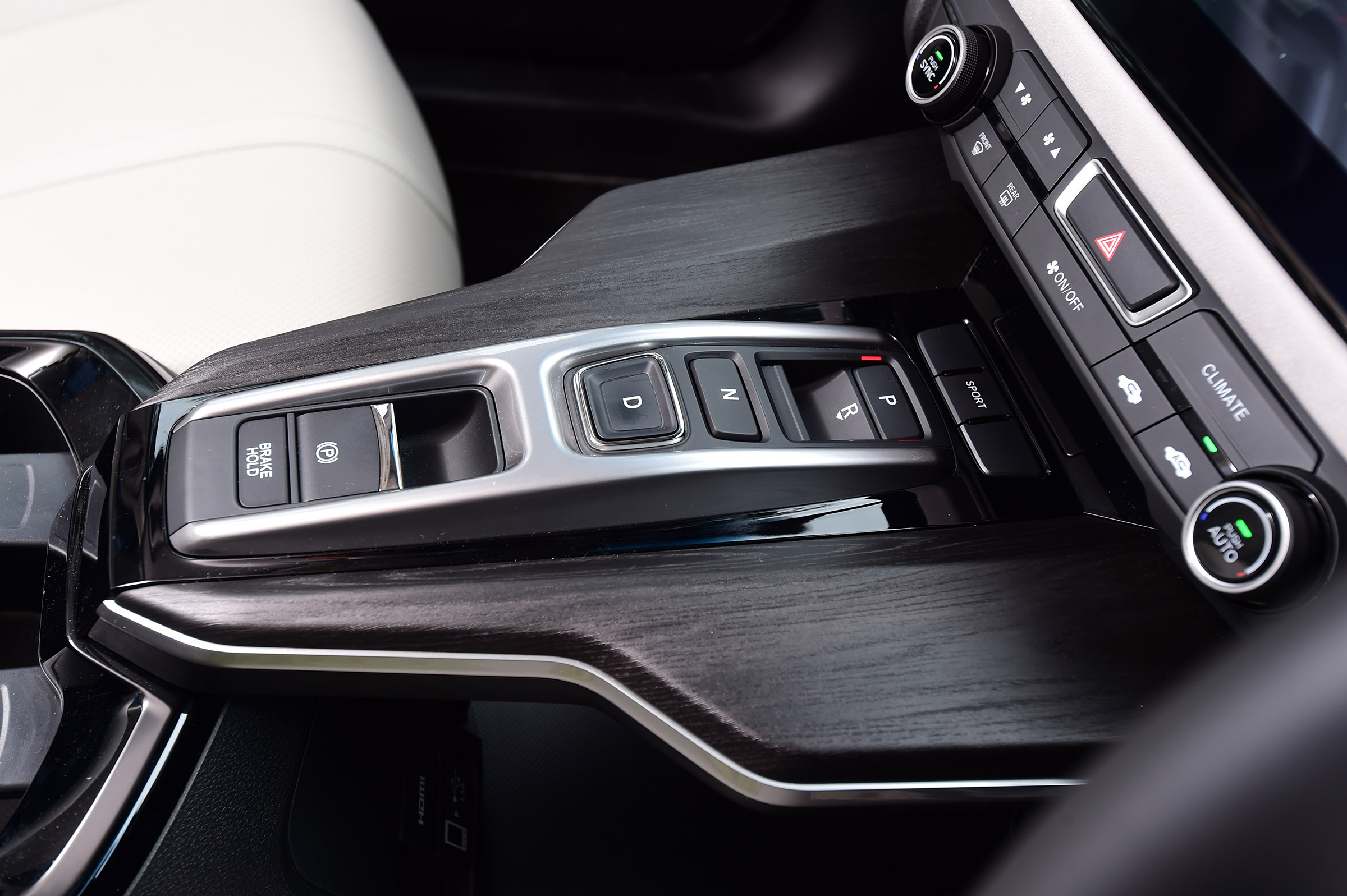 Honda Clarity - centre console