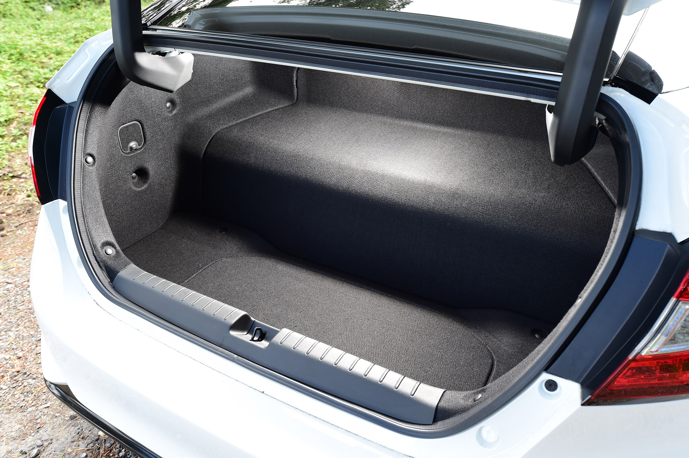 Honda Clarity - boot