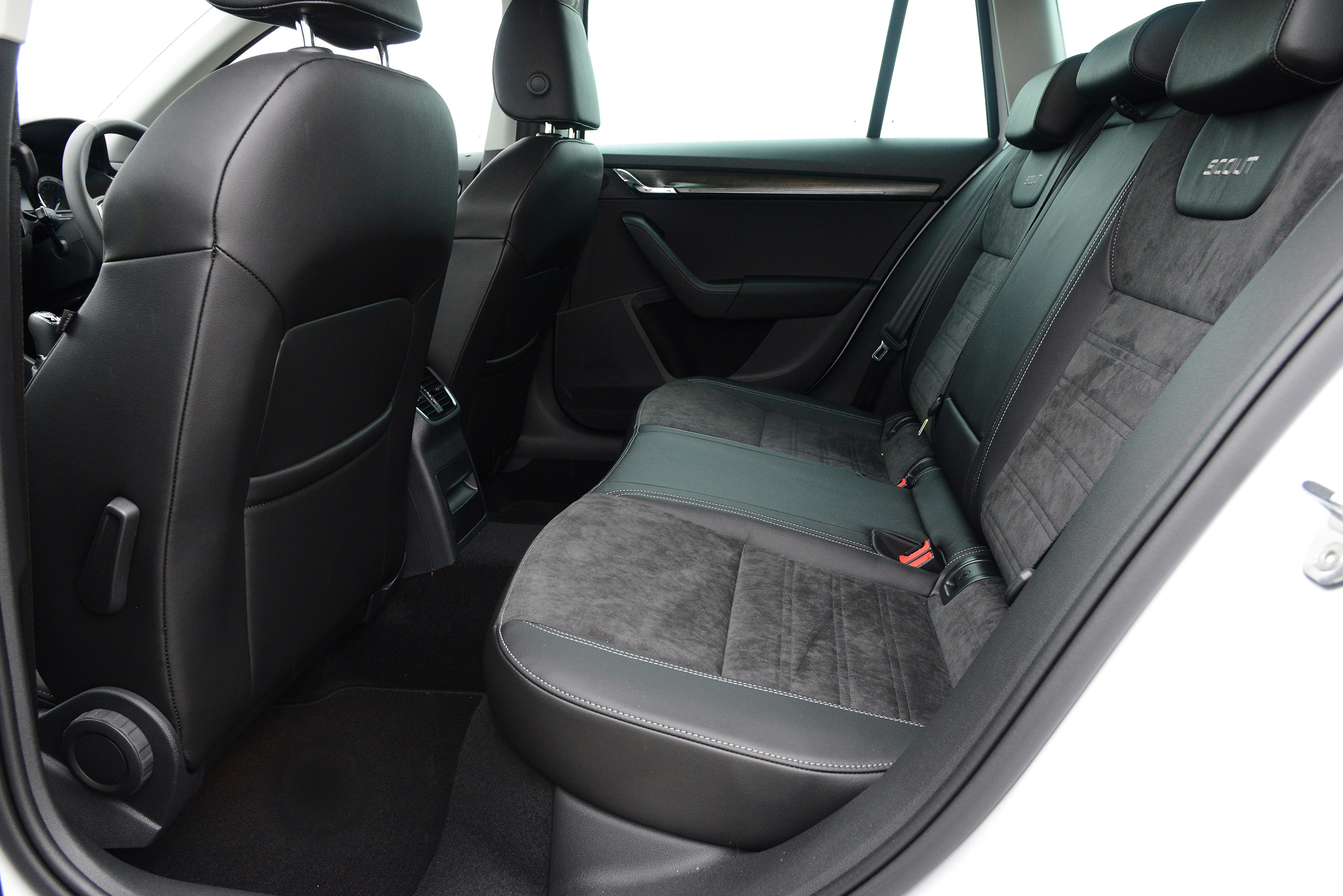 Skoda Octavia Scout - rear seats