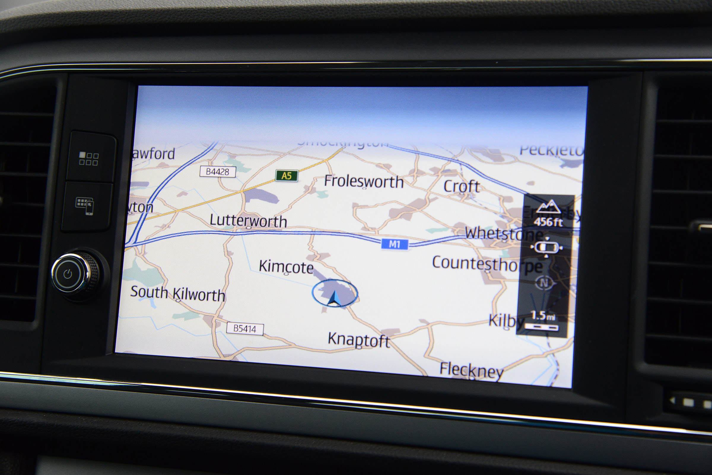 SEAT Leon X-Perience - sat-nav