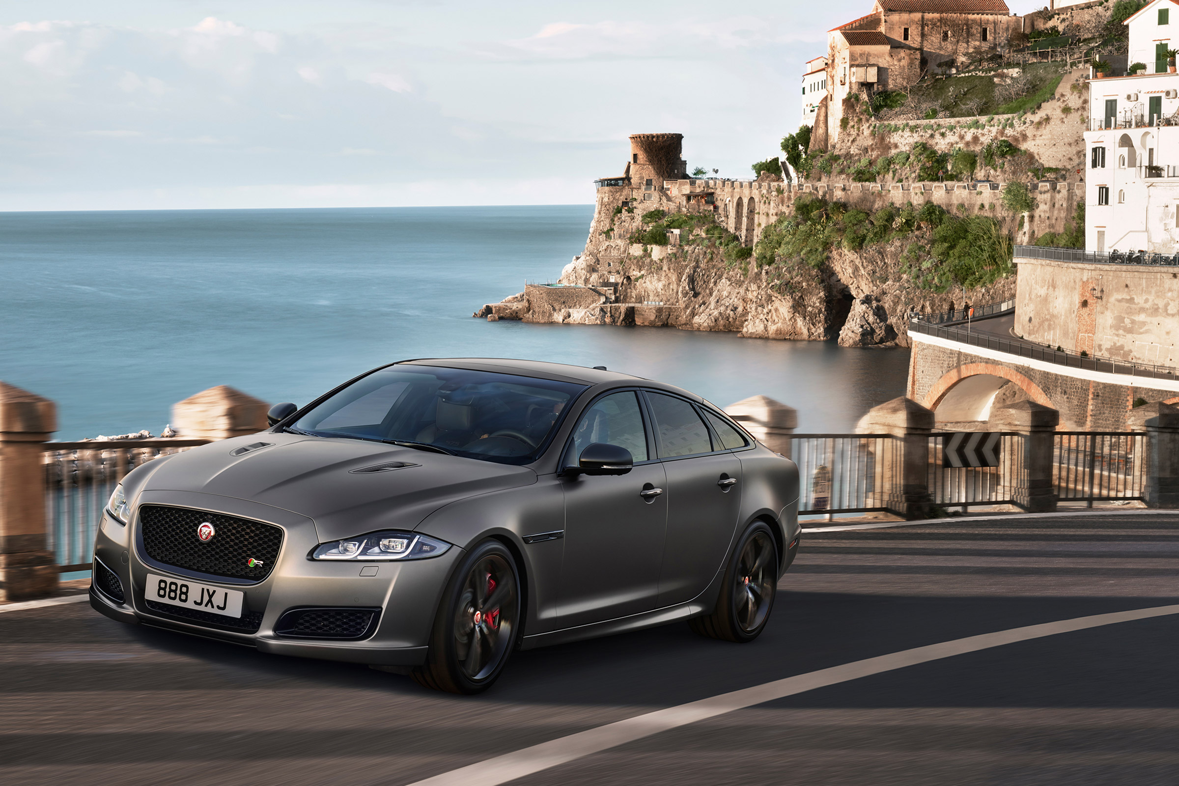 Jaguar XJR575
