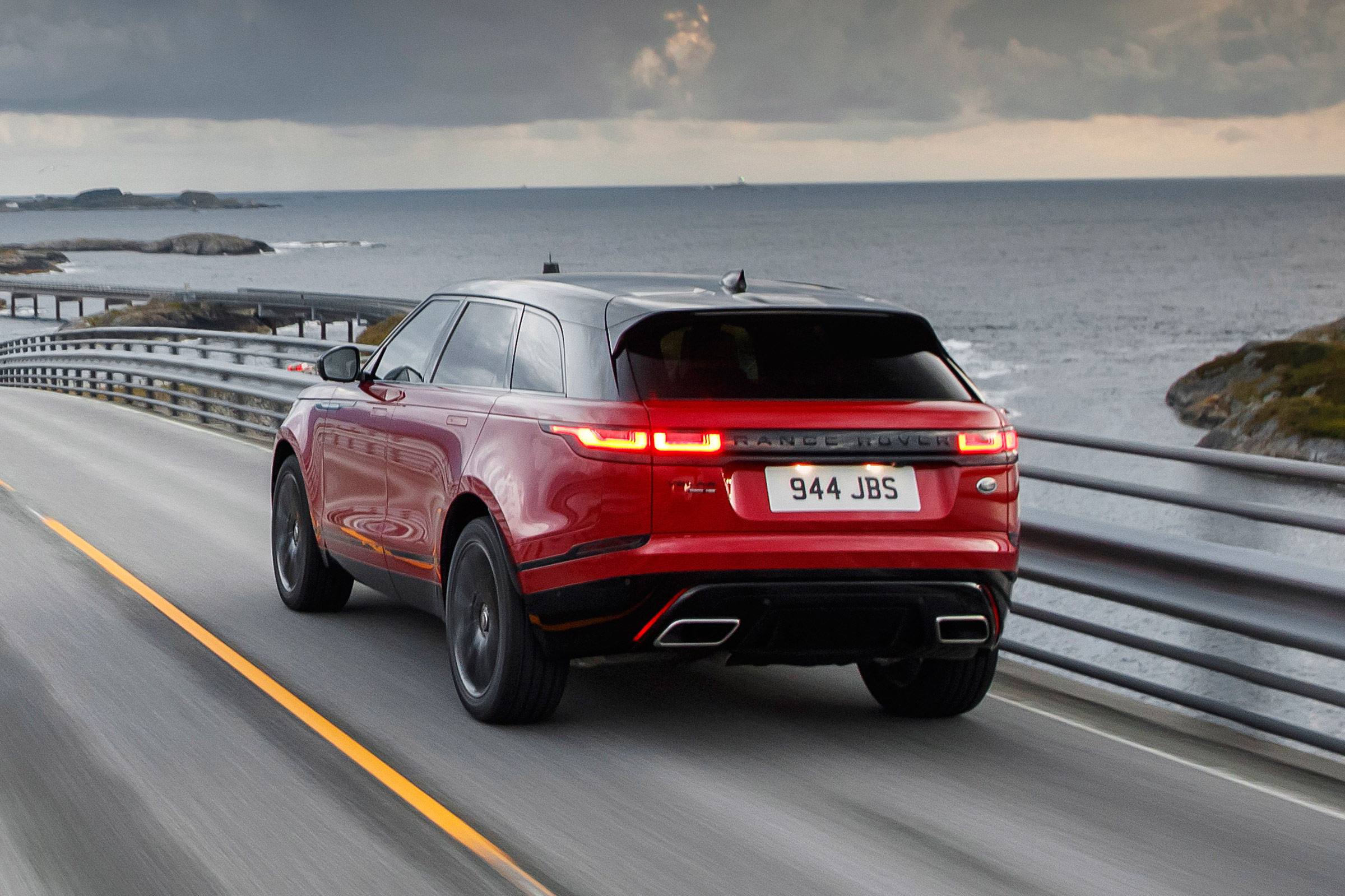 Range Rover Velar - rear tracking