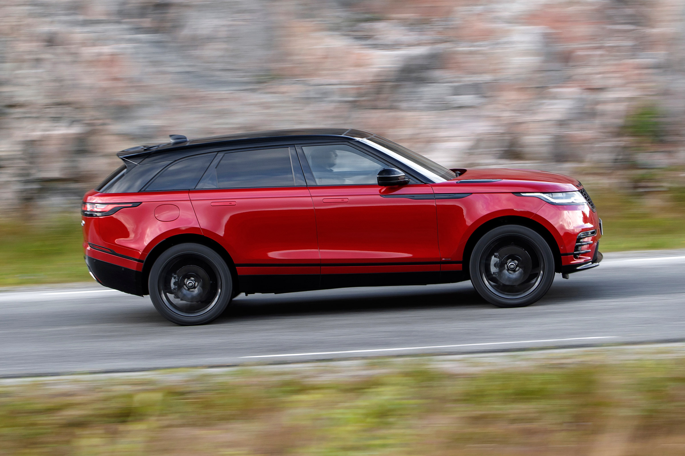 Range Rover Velar - side