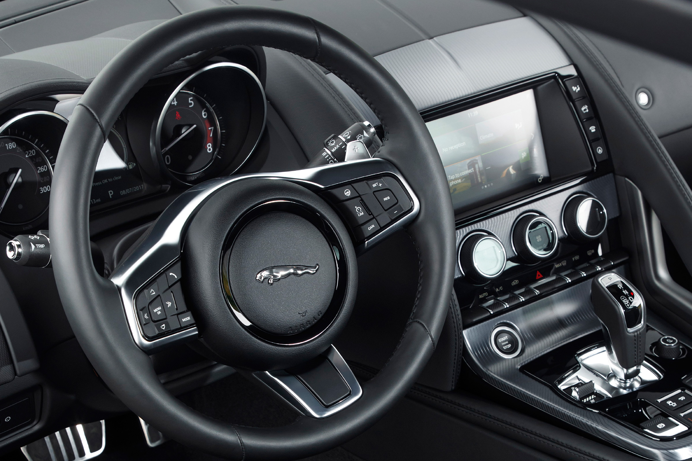 Jaguar F-Type 4-cyl review - steering wheel