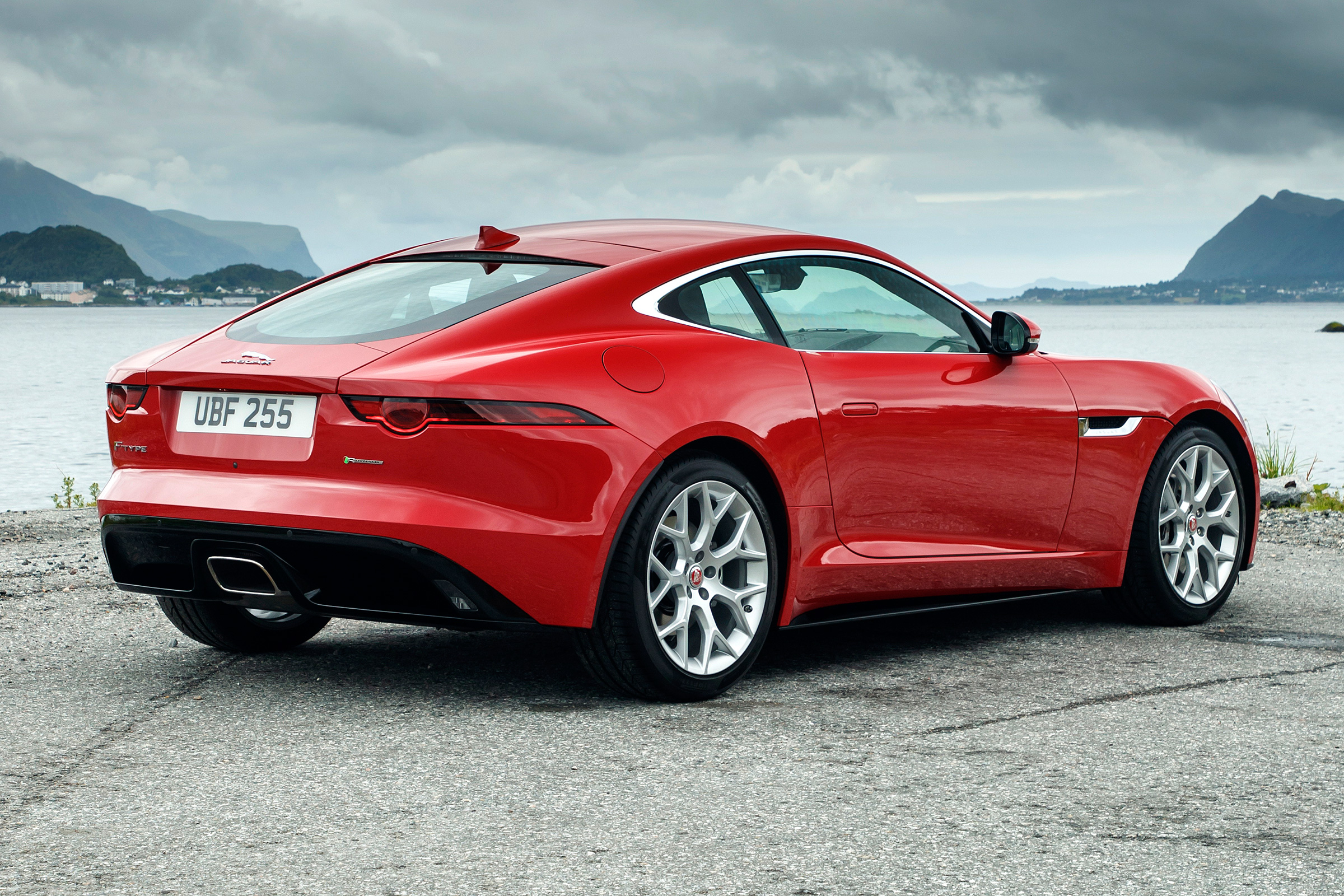 Jaguar F-Type 4-cyl review - rear