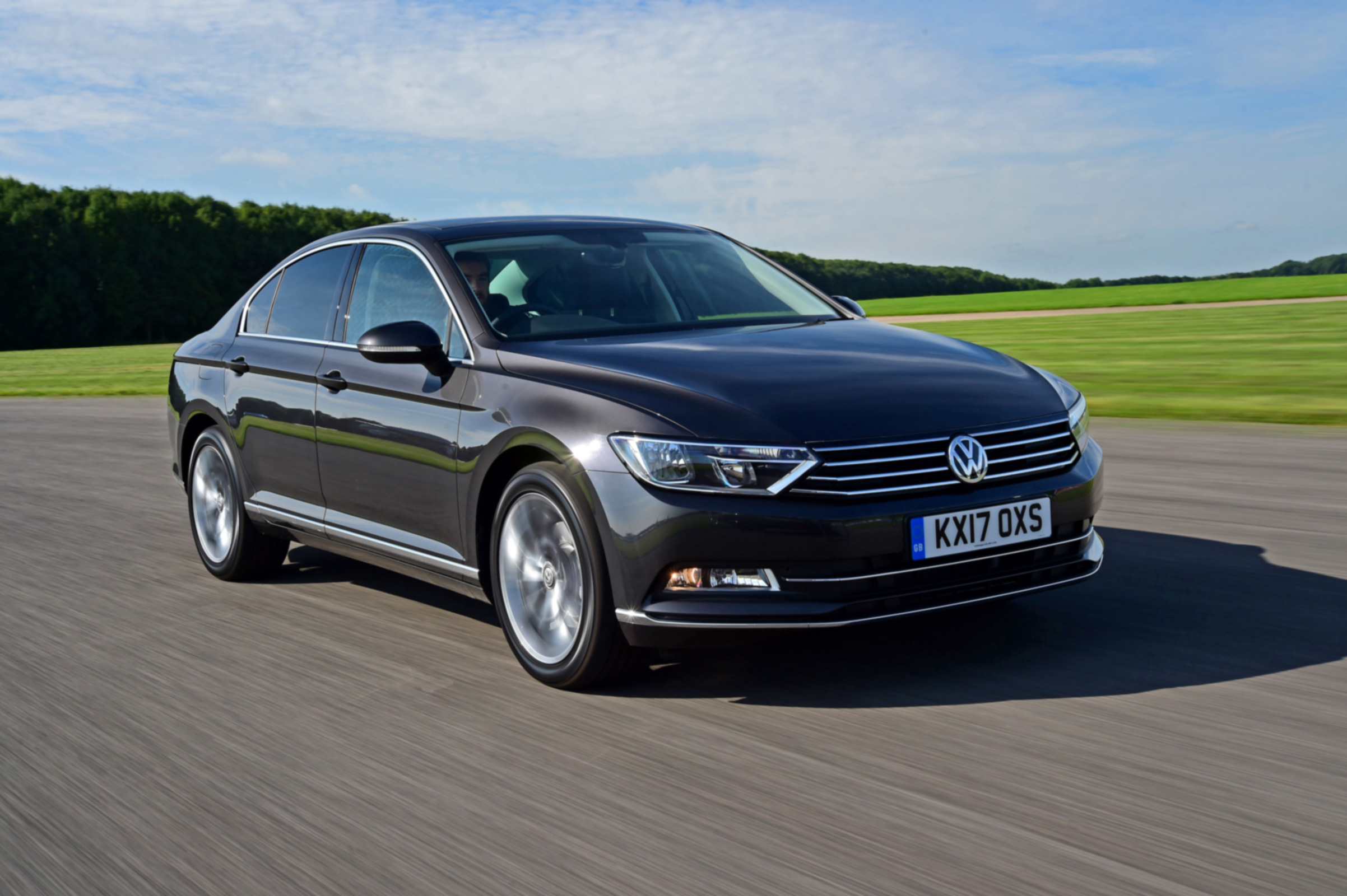 Volkswagen Passat - front