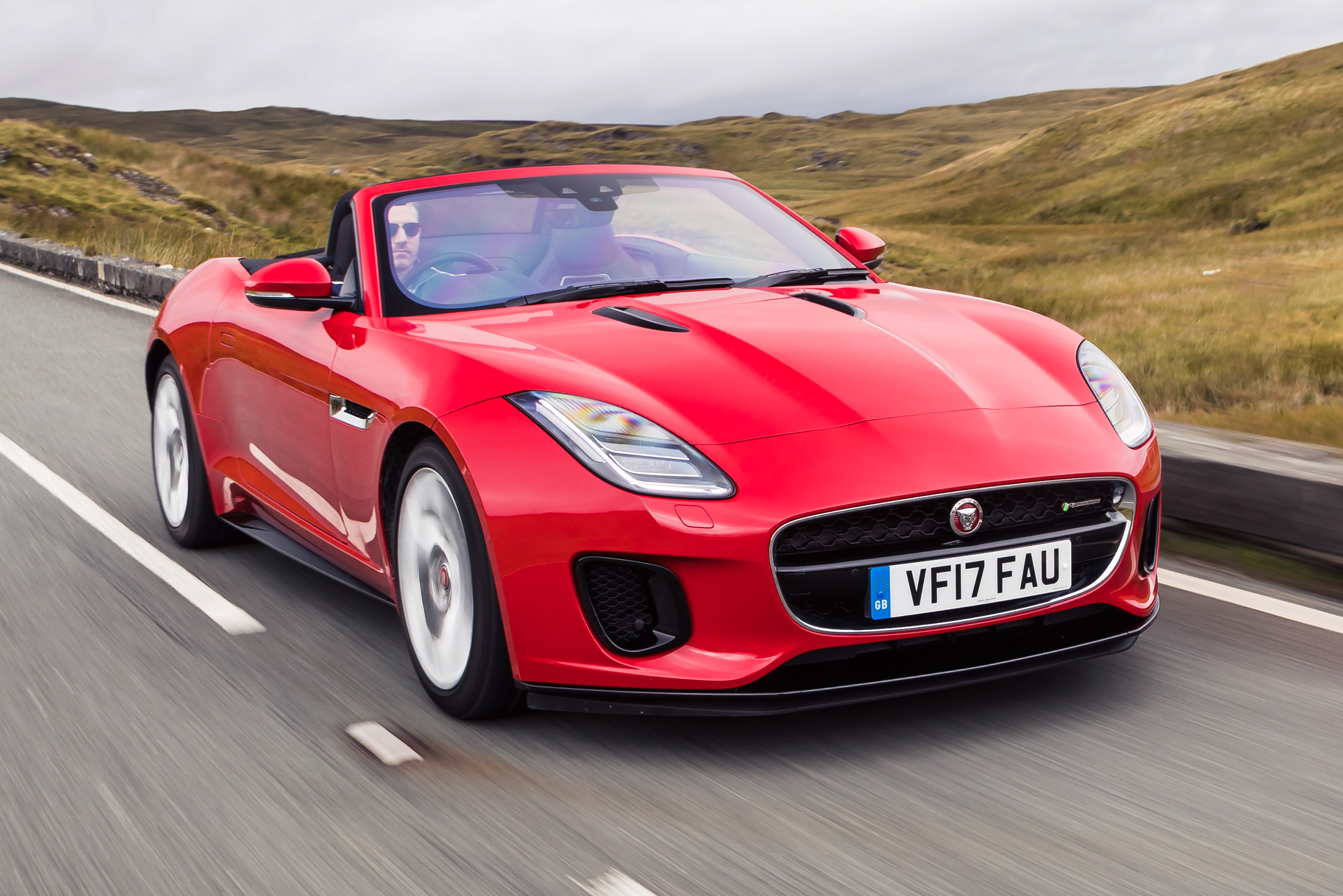 Jaguar F-Type Convertible 2.0-litre 4-cylinder - front