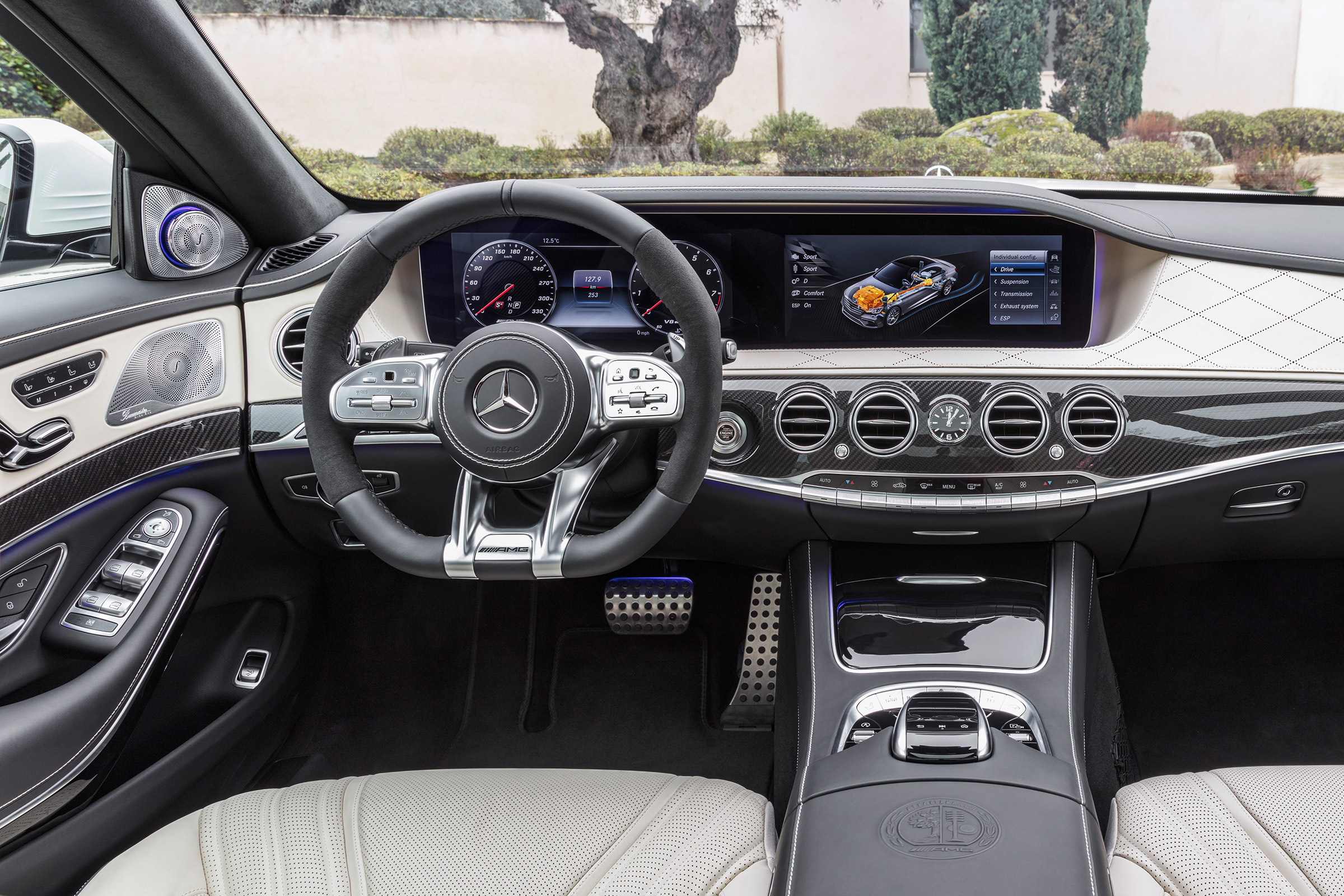 Mercedes-AMG S 63 - dash