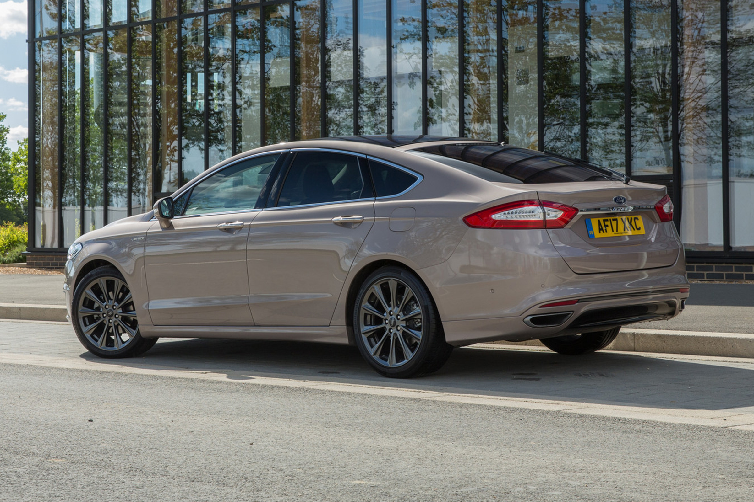 Ford Mondeo Vignale - rear