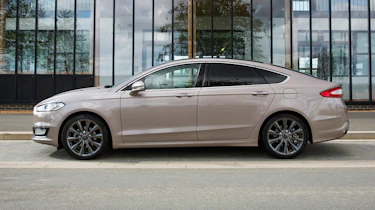 Ford Mondeo Vignale - side