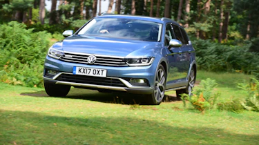 Volkswagen Passat Alltrack - grass