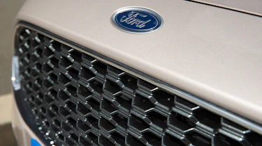 Ford Mondeo Vignale - grille