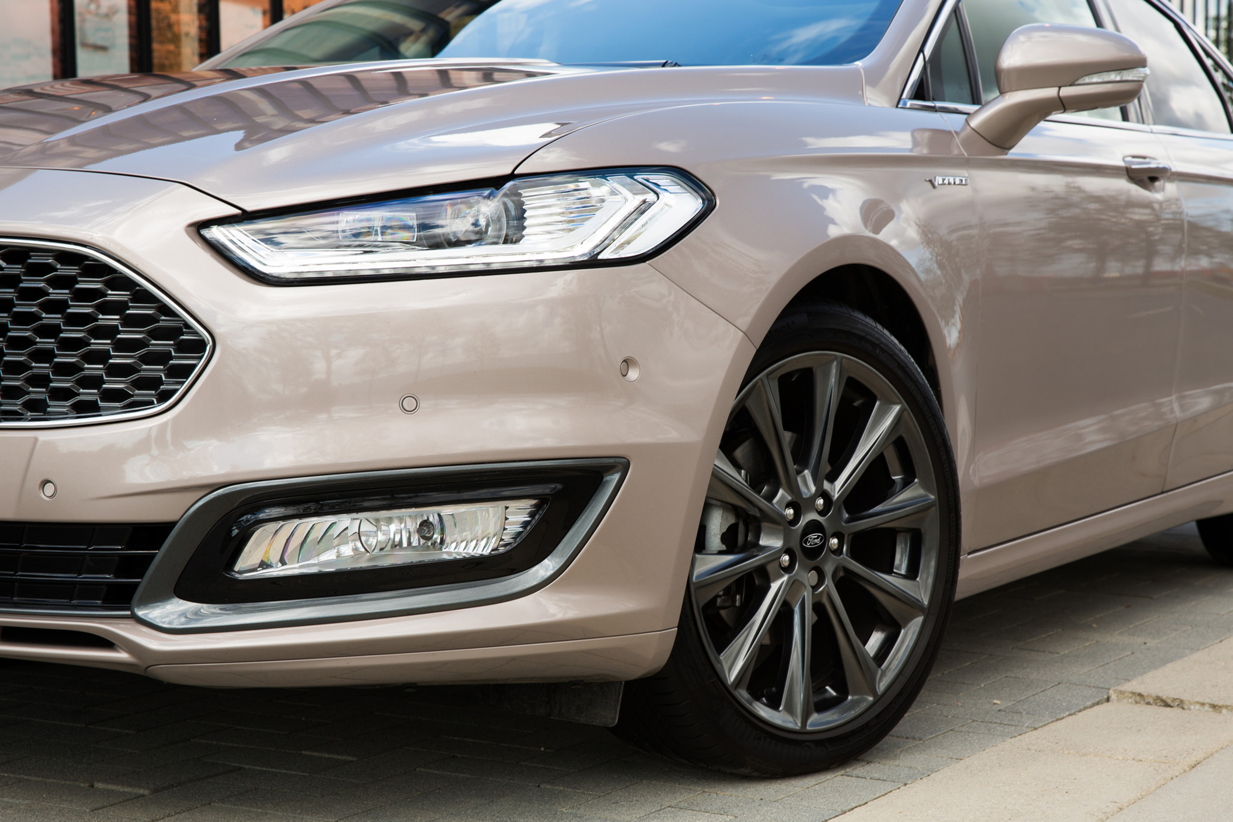 Ford Mondeo Vignale - front