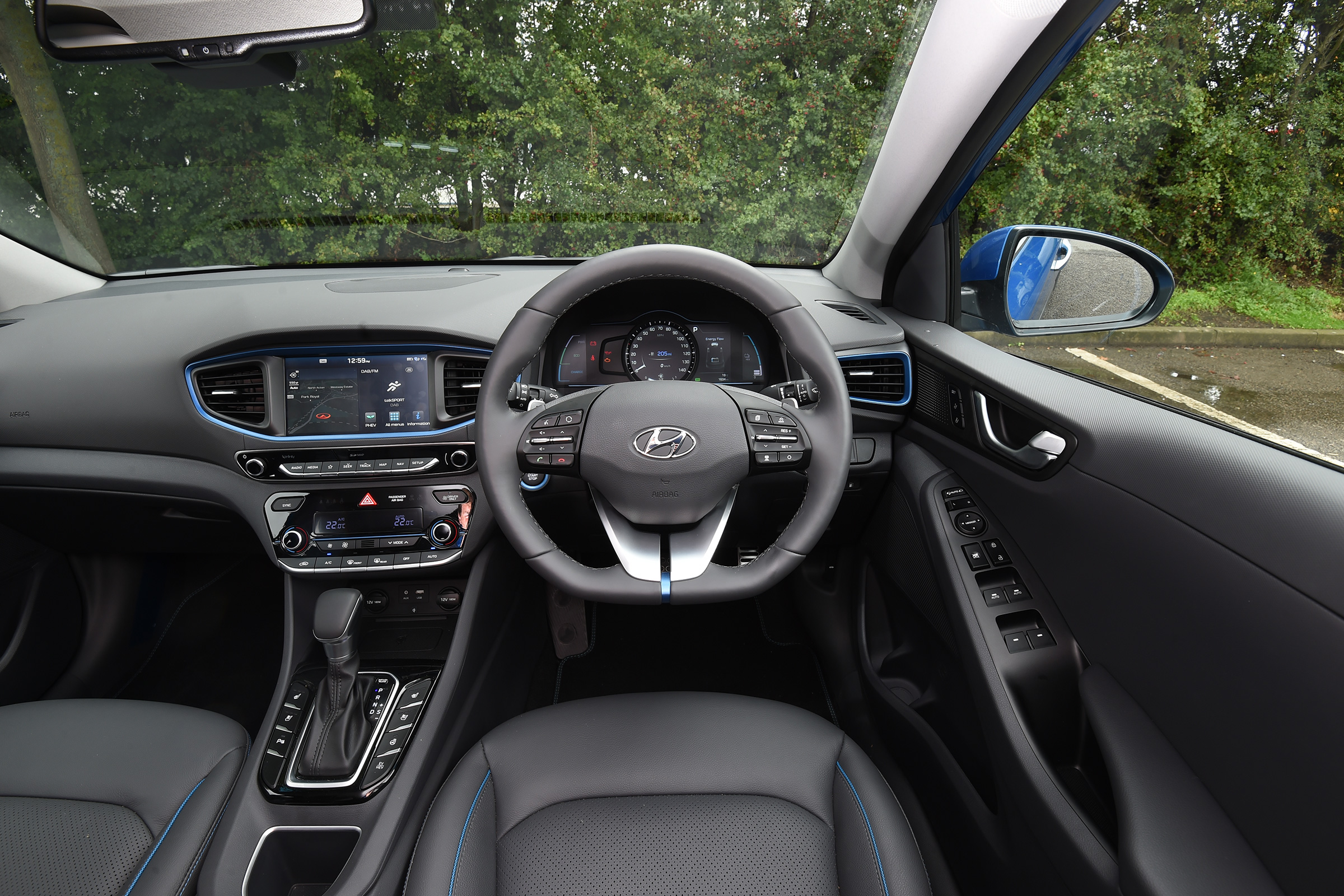 Hyundai Ioniq Plug-in - interior