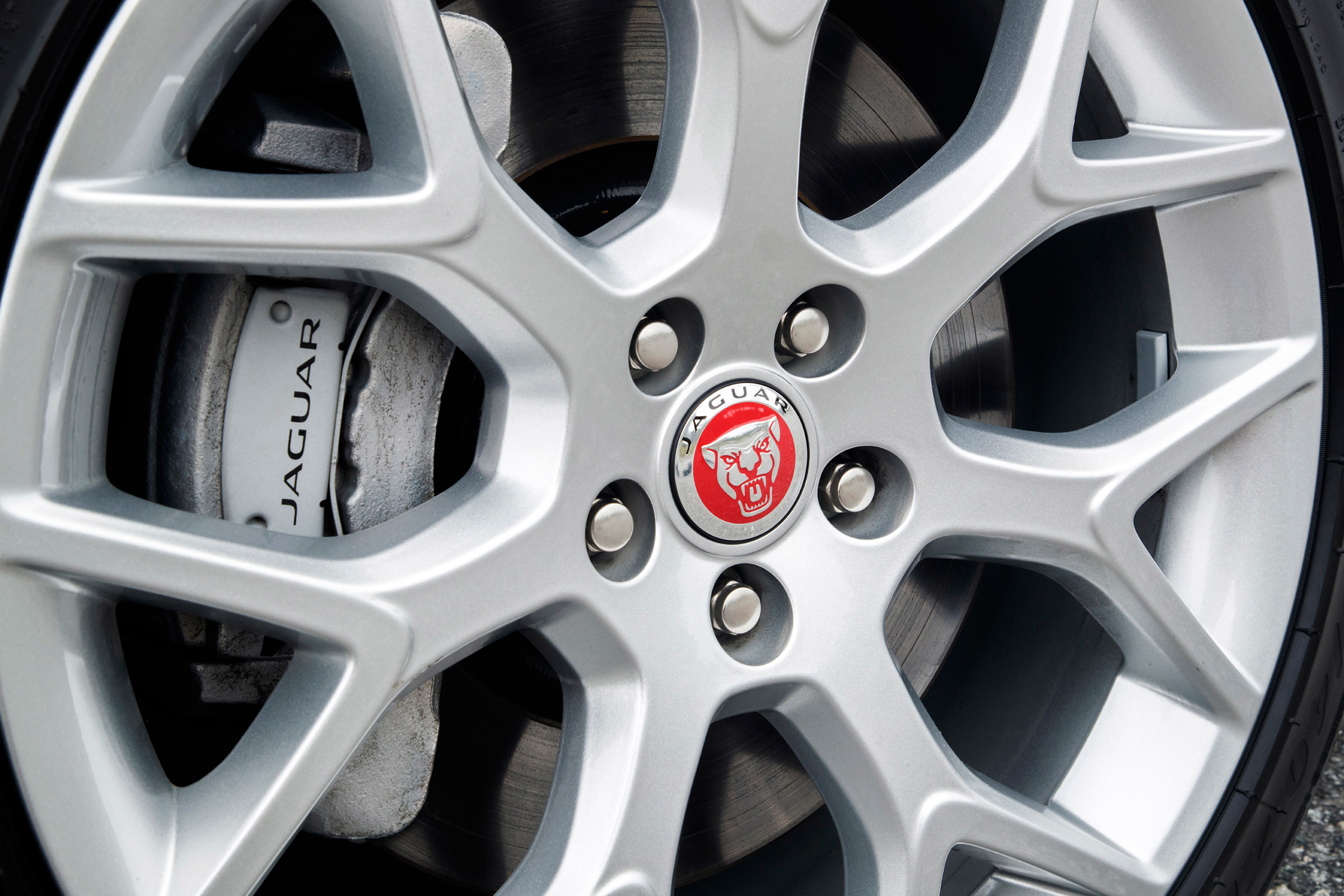 Jaguar F-Type 4-cyl review - wheel