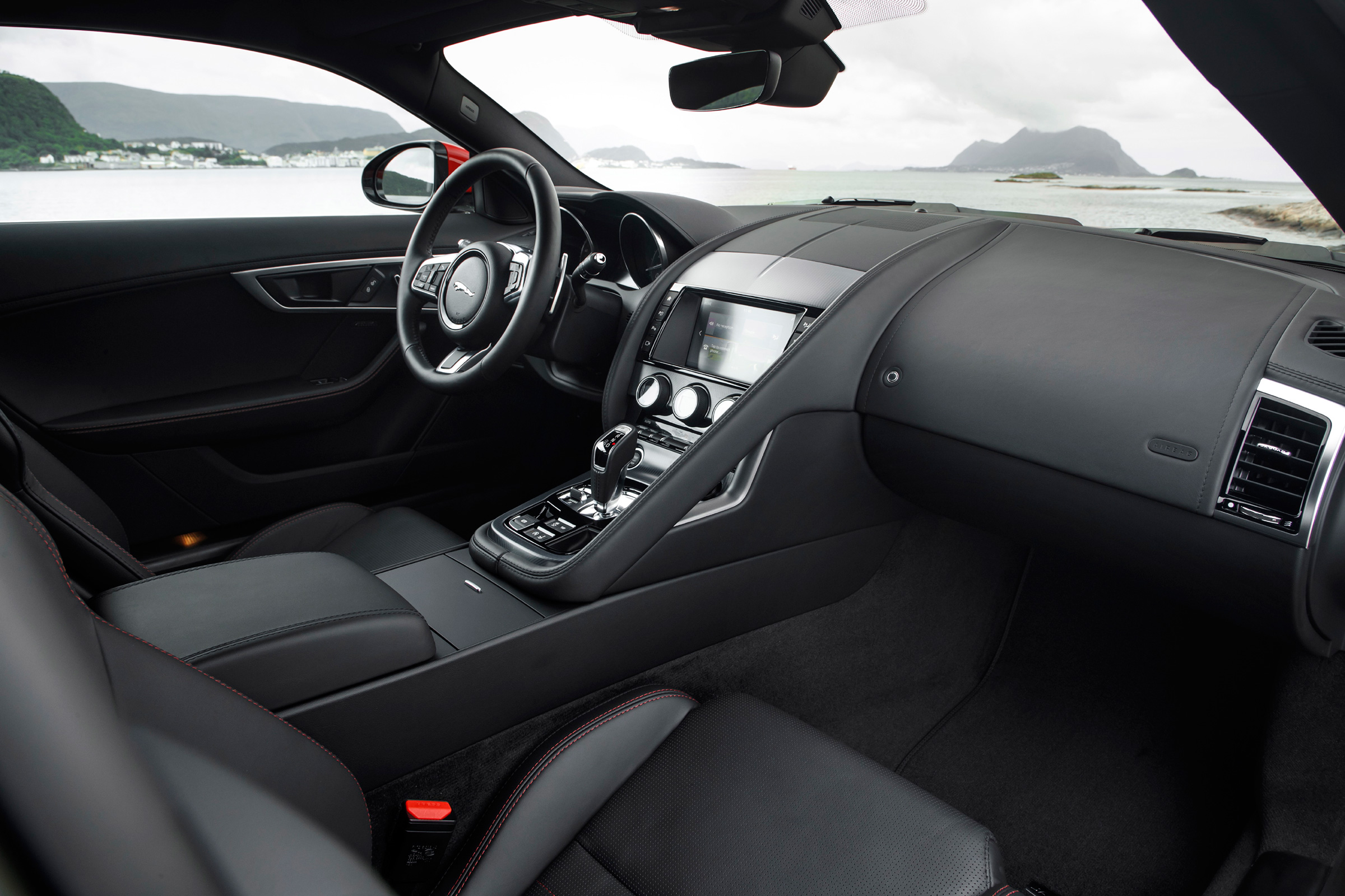 Jaguar F-Type 4-cyl review - interior