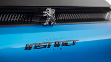 Peugeot Instinct Concept - badge