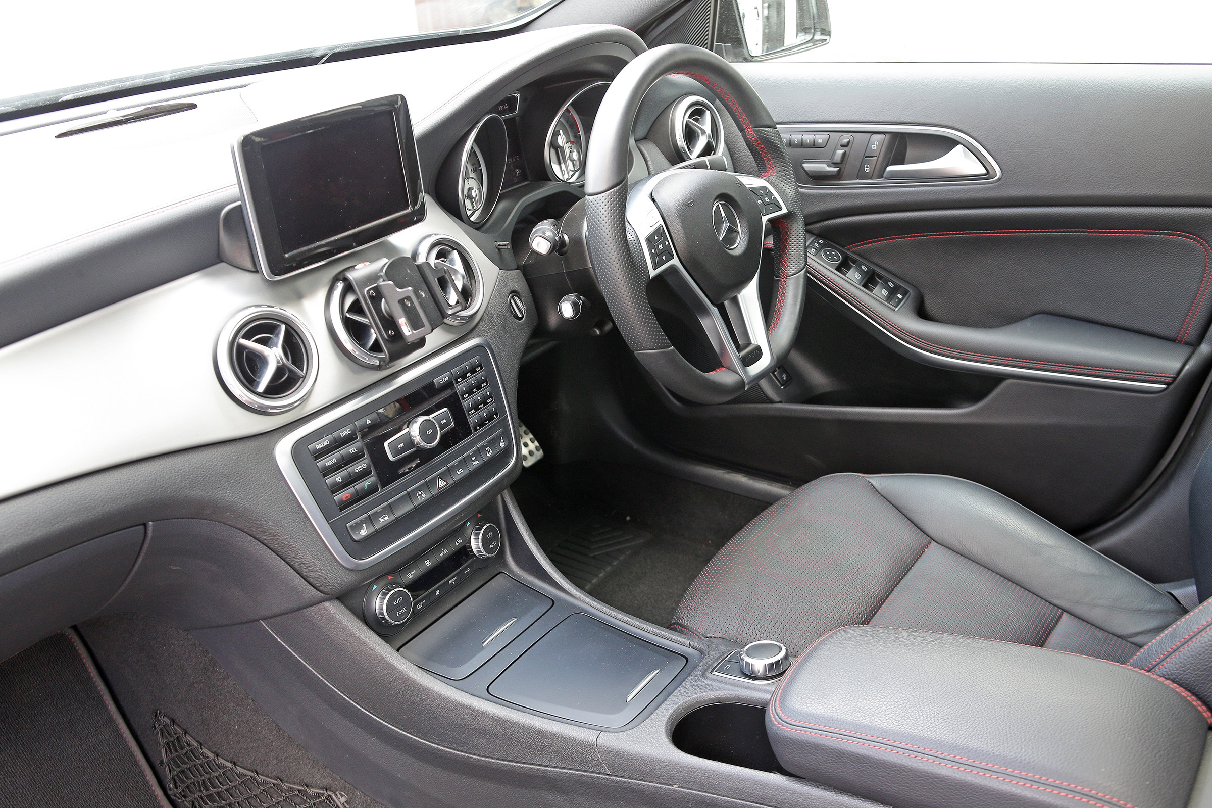 Used Mercedes GLA - dash
