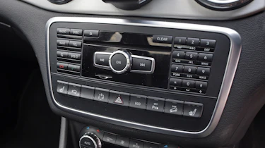 Used Mercedes GLA - centre console