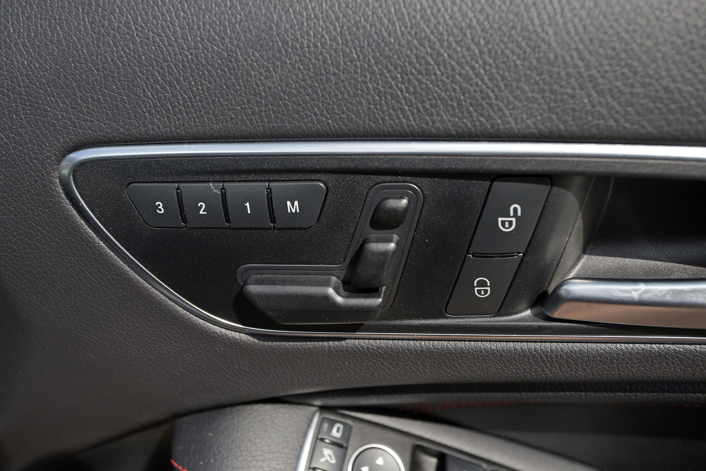Used Mercedes GLA - seat controls