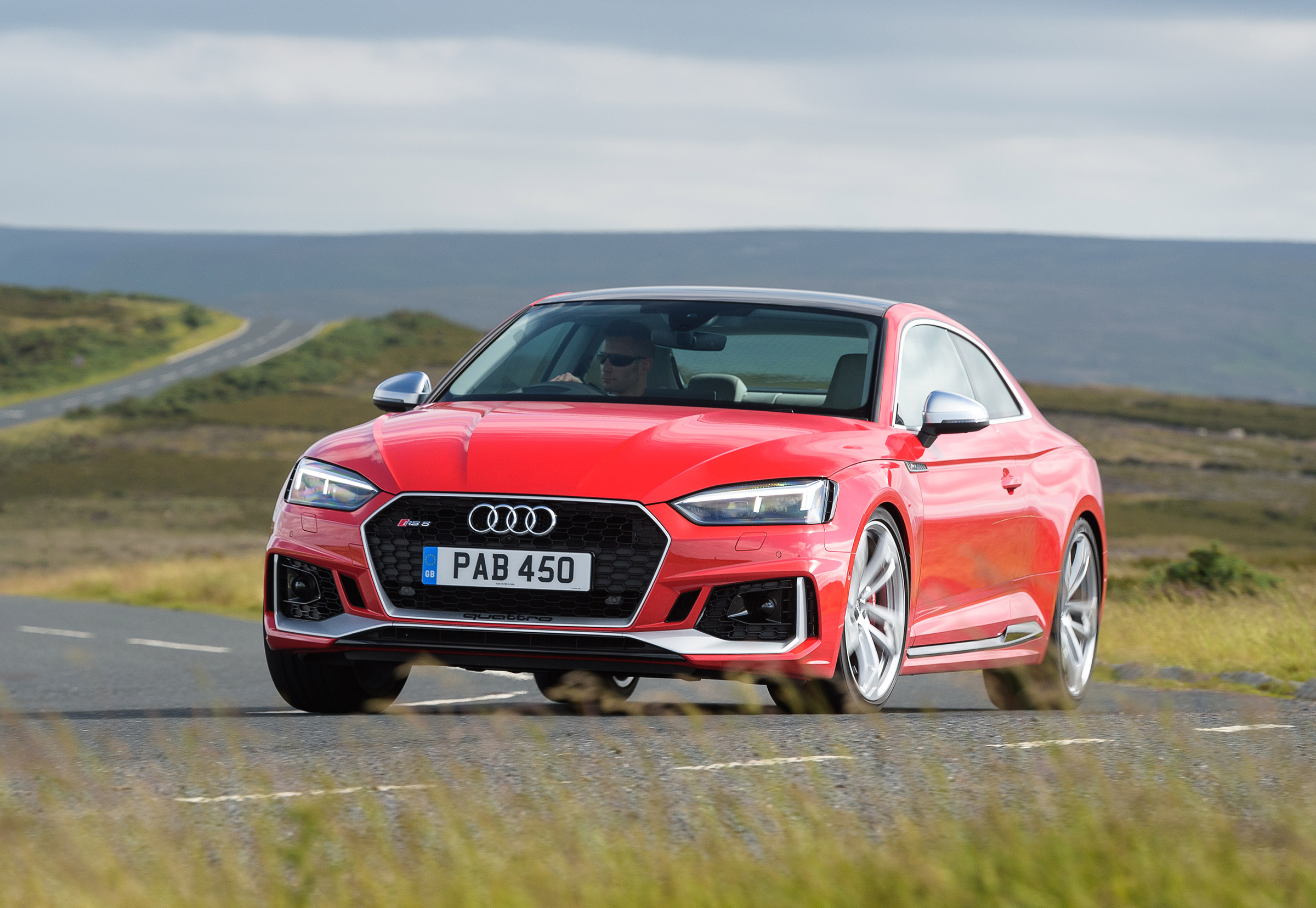 Audi RS5 - front action
